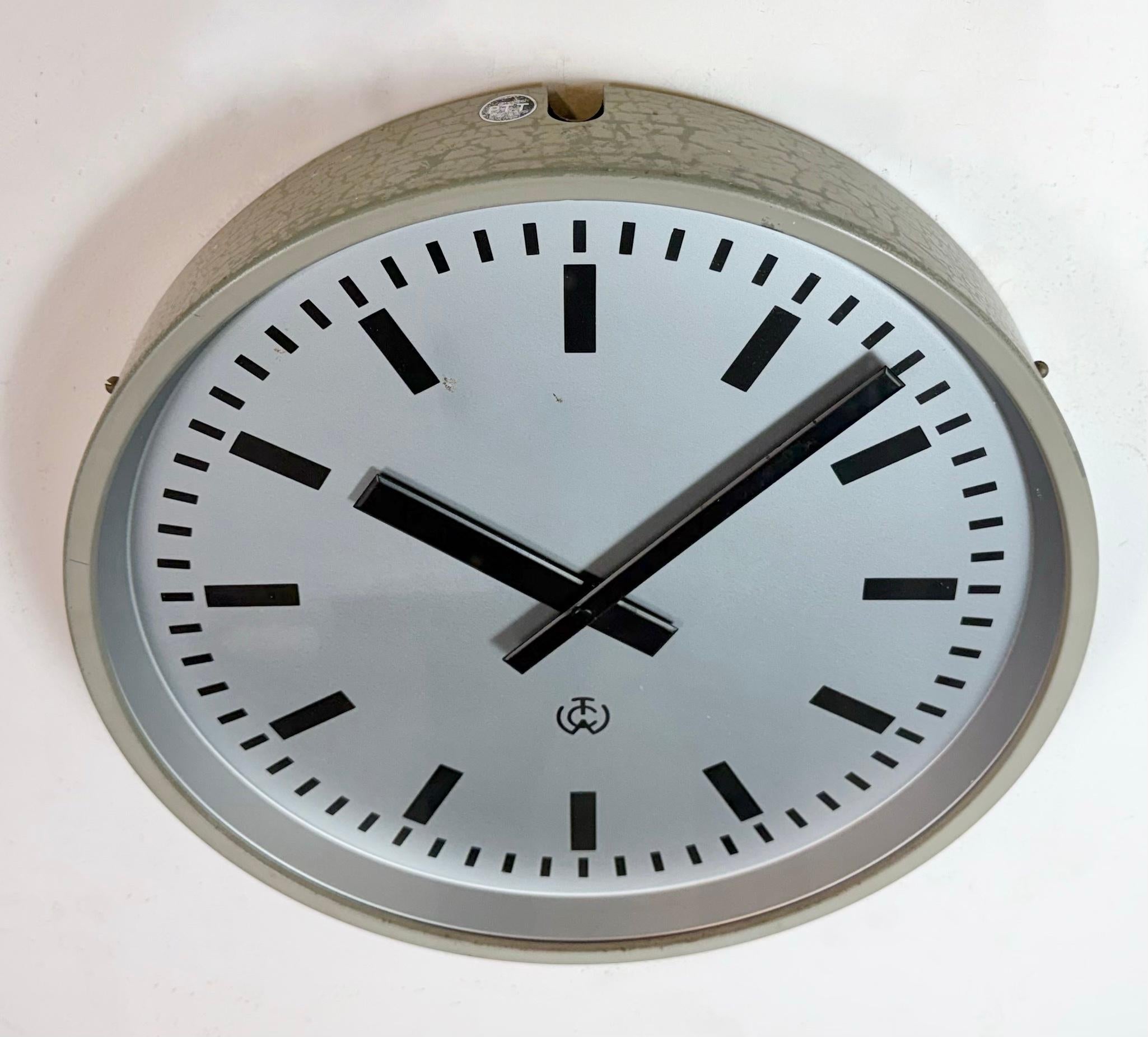 Grey Industrial Station Wall Clock from TCW , 1960 (20. Jahrhundert) im Angebot