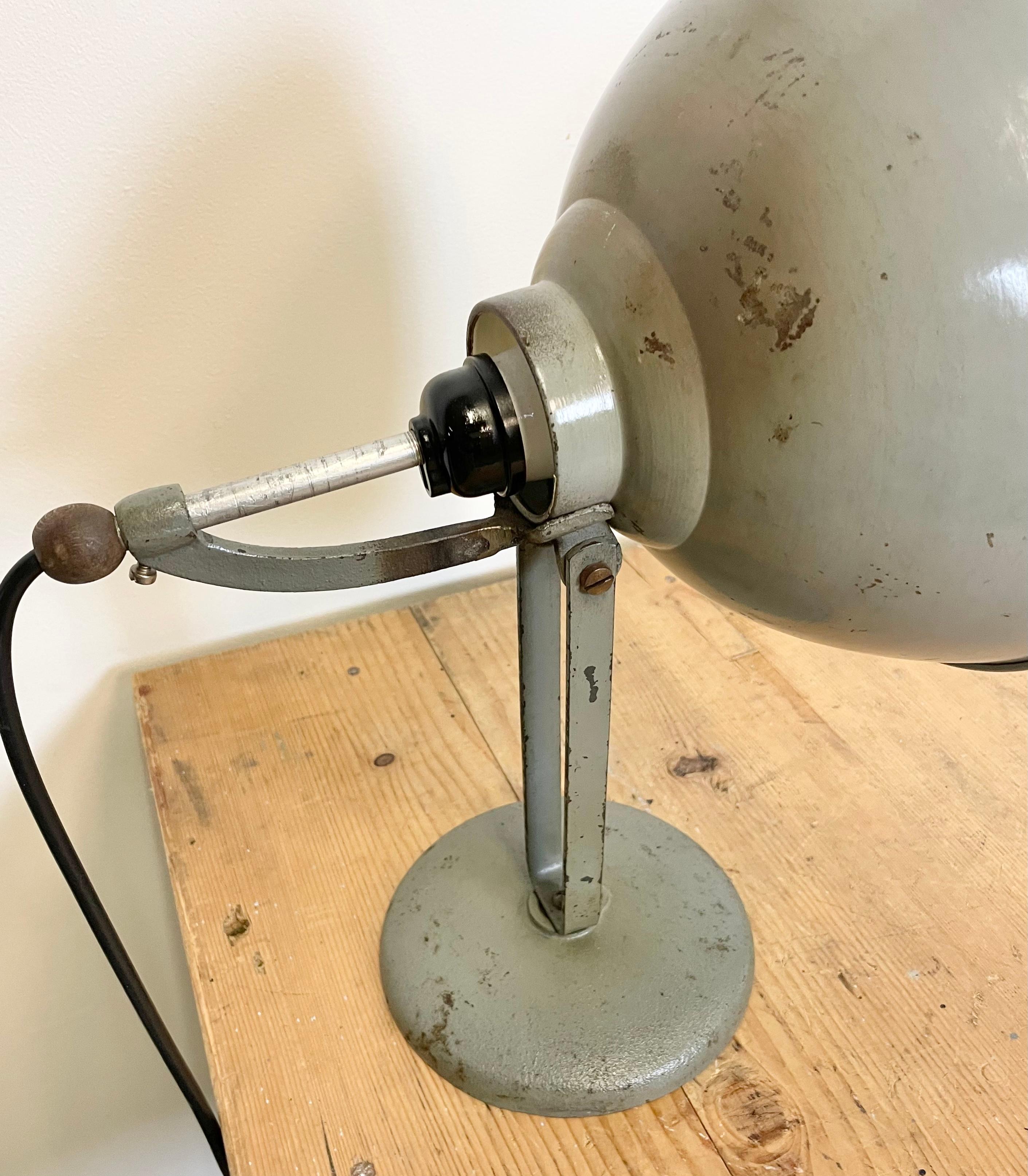 Lampe de table industrielle grise, années 1970 en vente 3