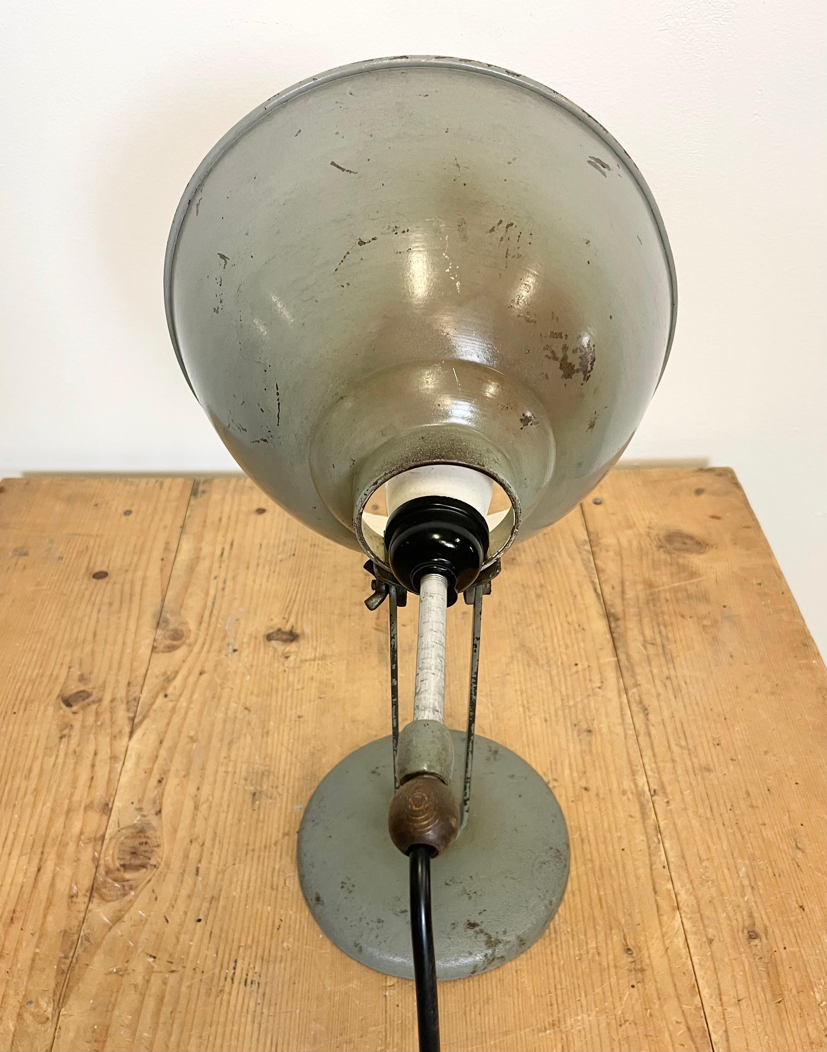 Lampe de table industrielle grise, années 1970 en vente 4
