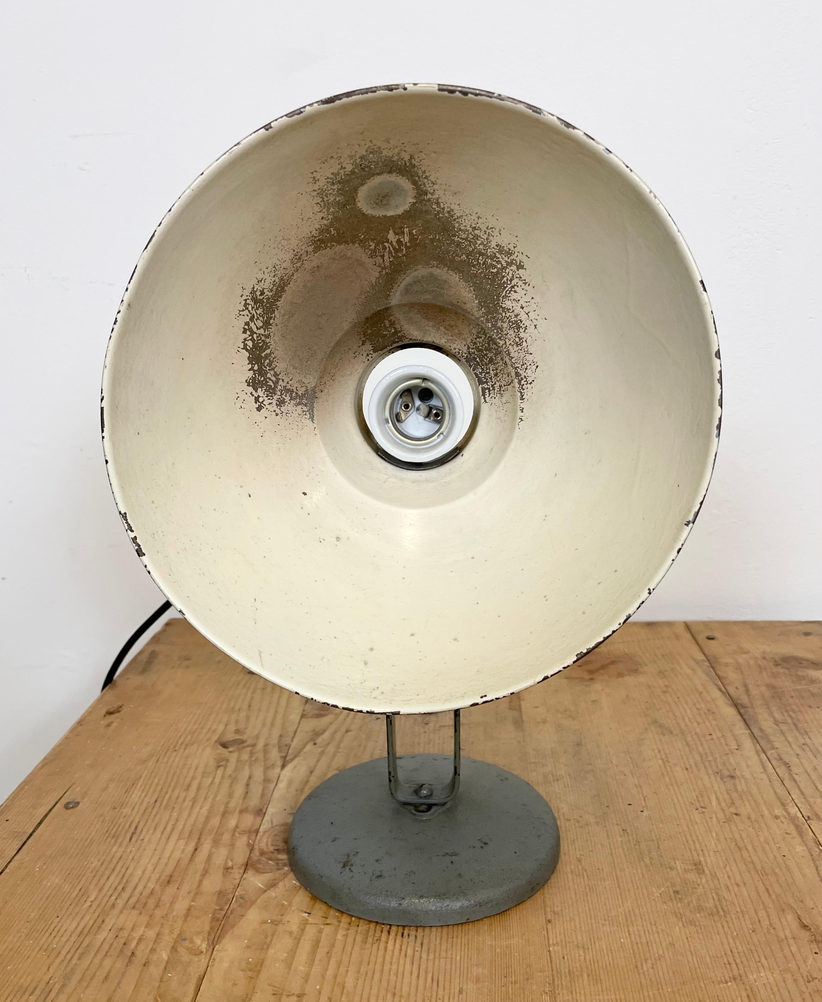 Lampe de table industrielle grise, années 1970 en vente 5
