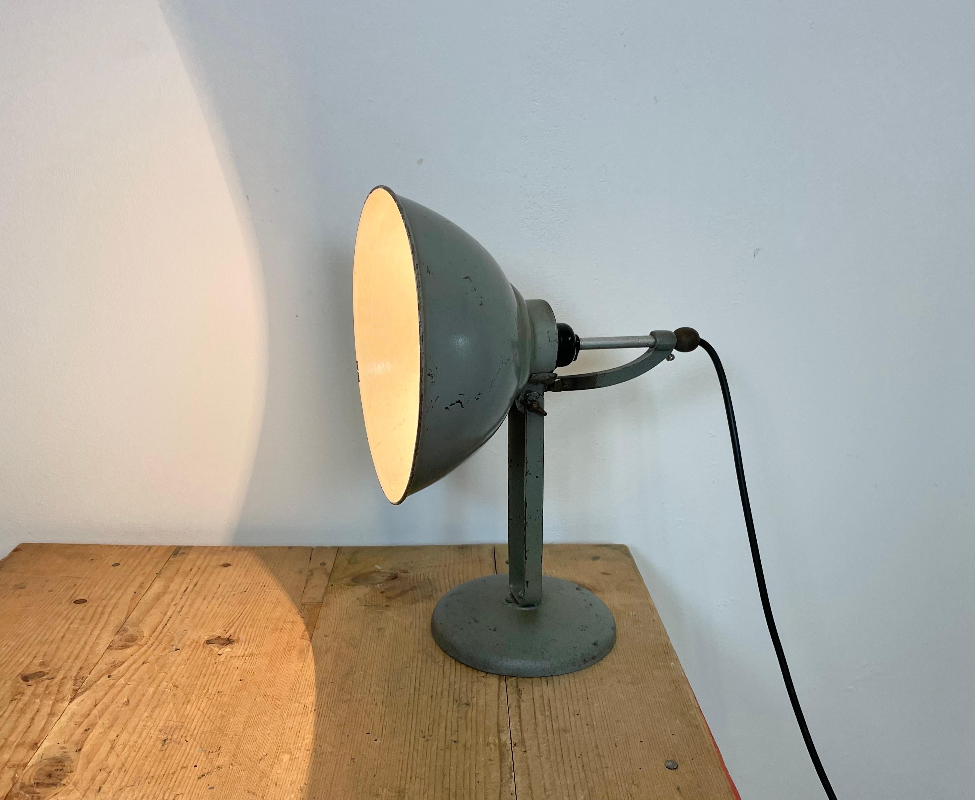 Lampe de table industrielle grise, années 1970 en vente 7