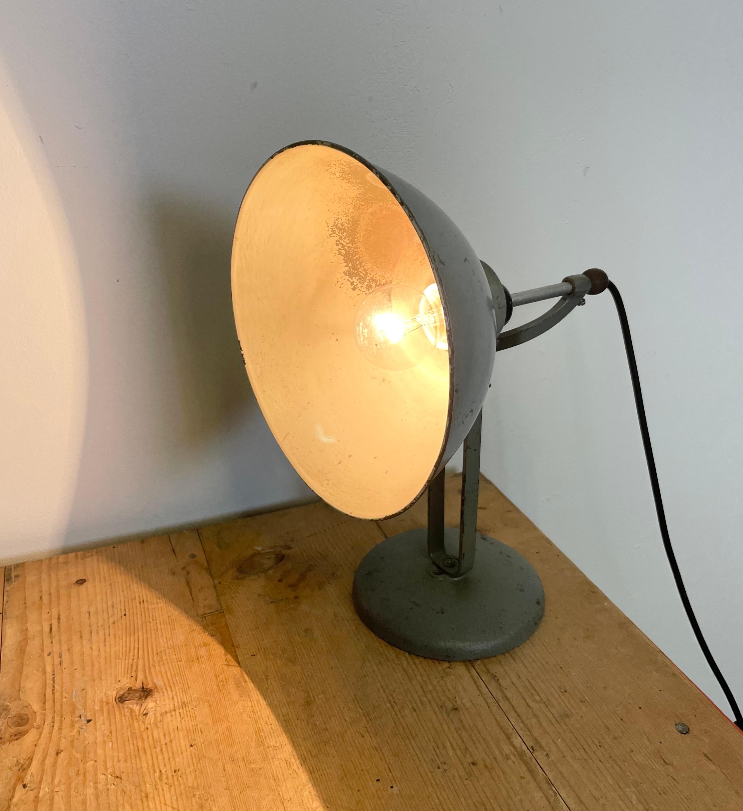 Lampe de table industrielle grise, années 1970 en vente 8