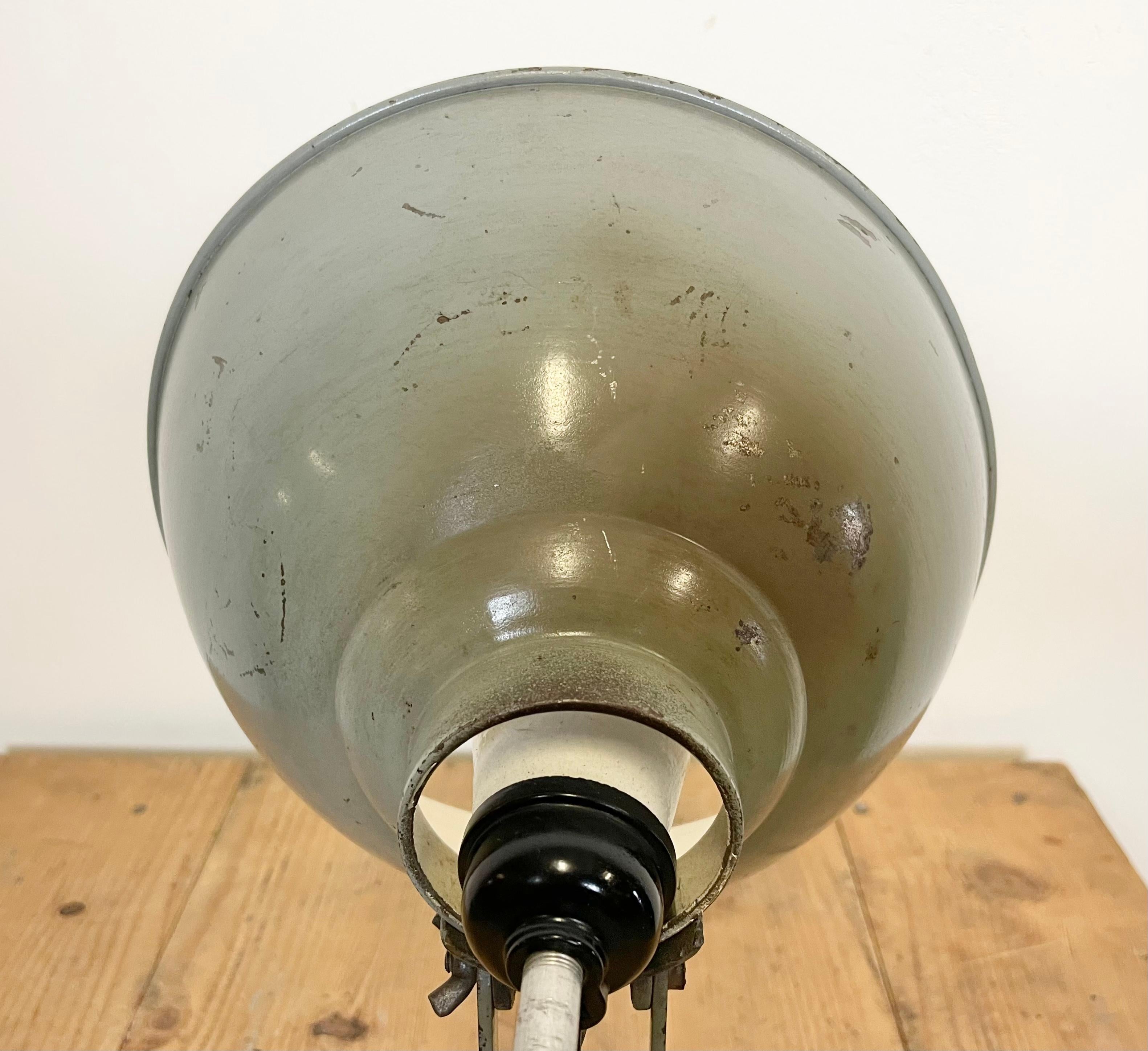 Lampe de table industrielle grise, années 1970 en vente 9