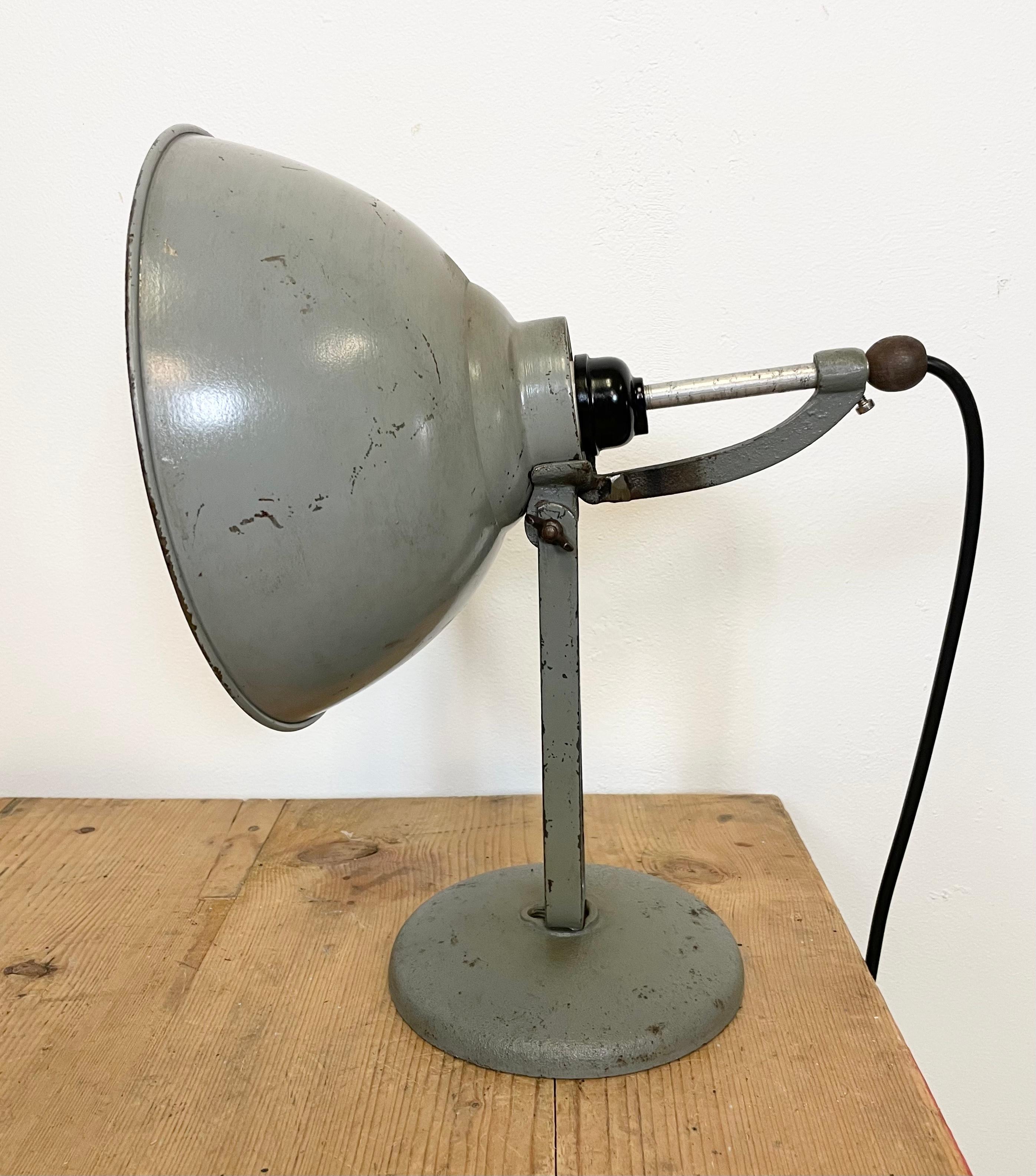 Laqué Lampe de table industrielle grise, années 1970 en vente