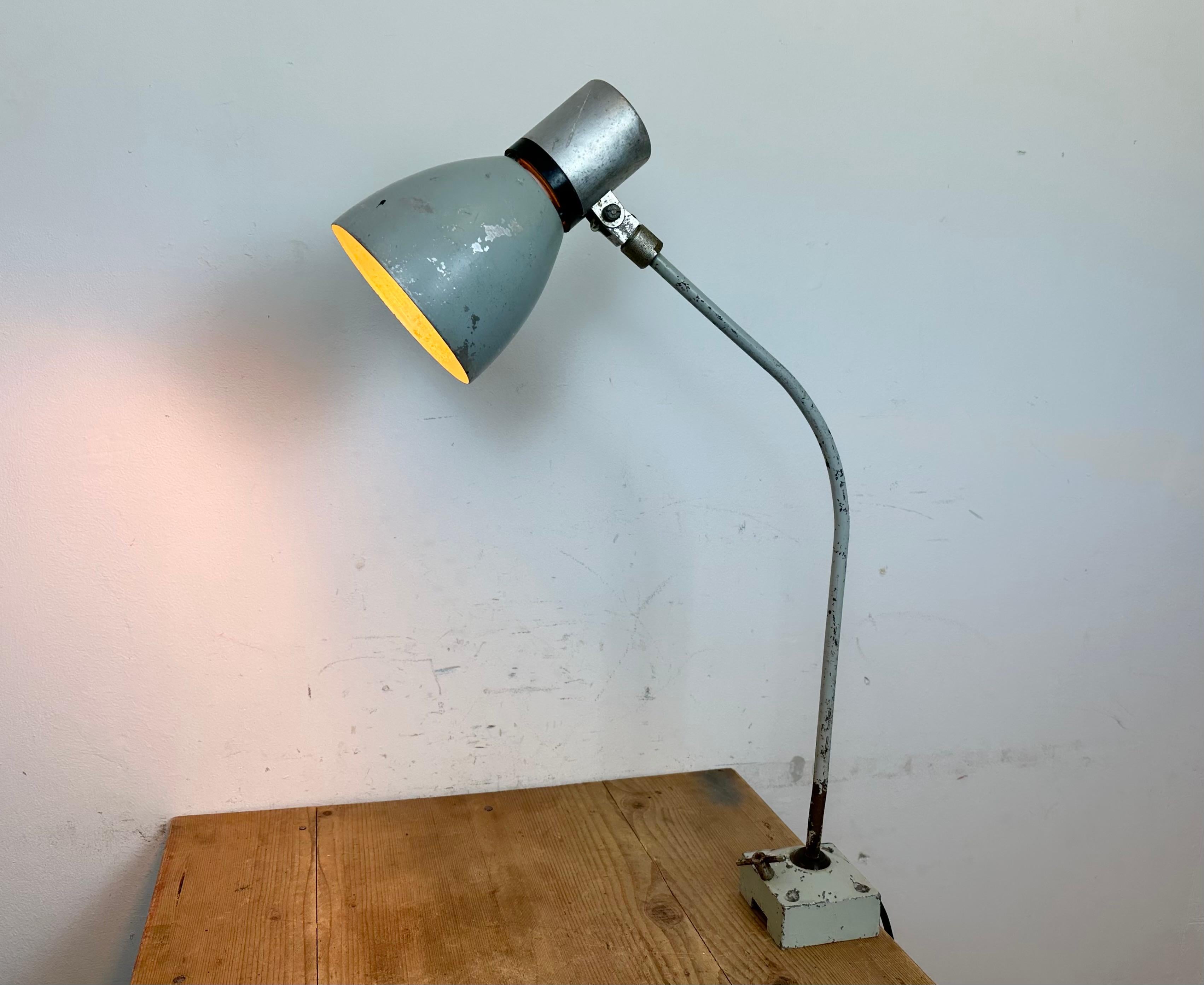 Lampe de bureau industrielle grise d' Elektrosvit, années 1970 en vente 11