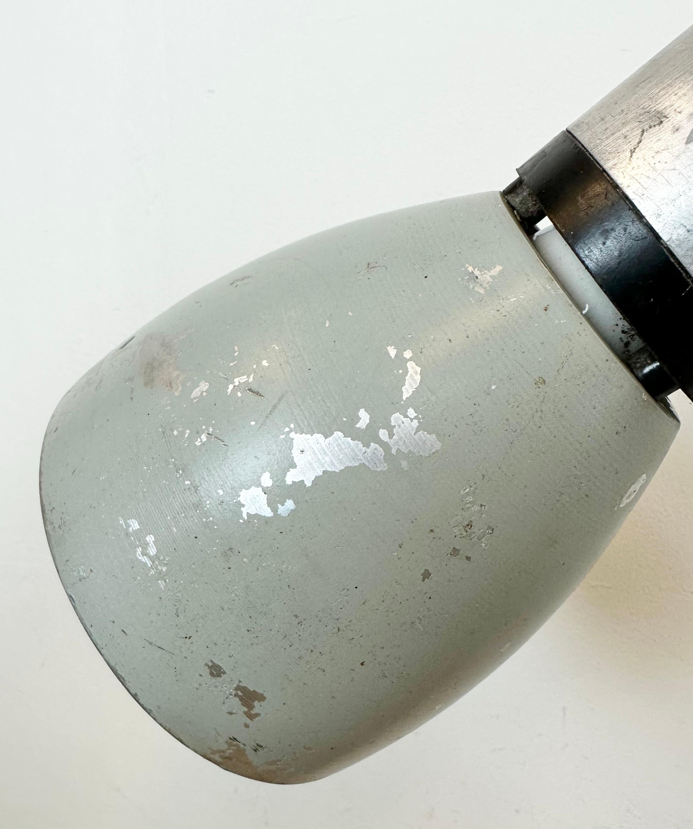 Aluminium Lampe de bureau industrielle grise d' Elektrosvit, années 1970 en vente