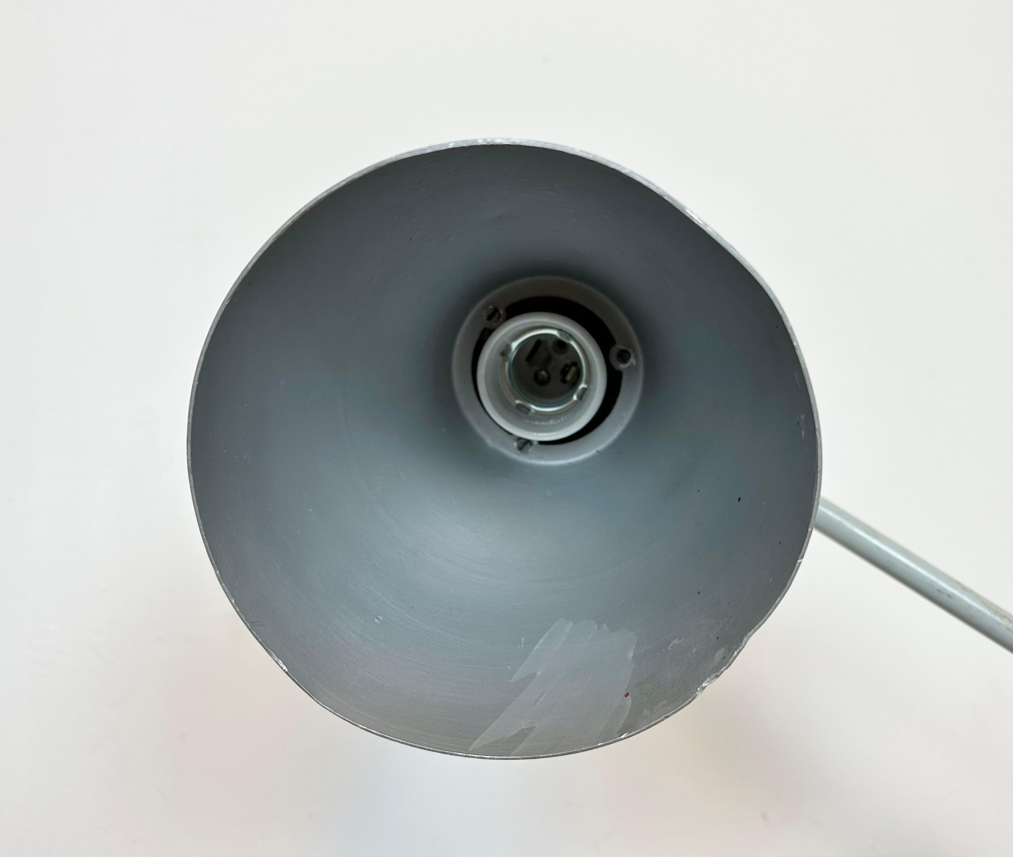 Industrielle Tischlampe aus grauem Grau von Elektrosvit, 1970er Jahre im Angebot 3
