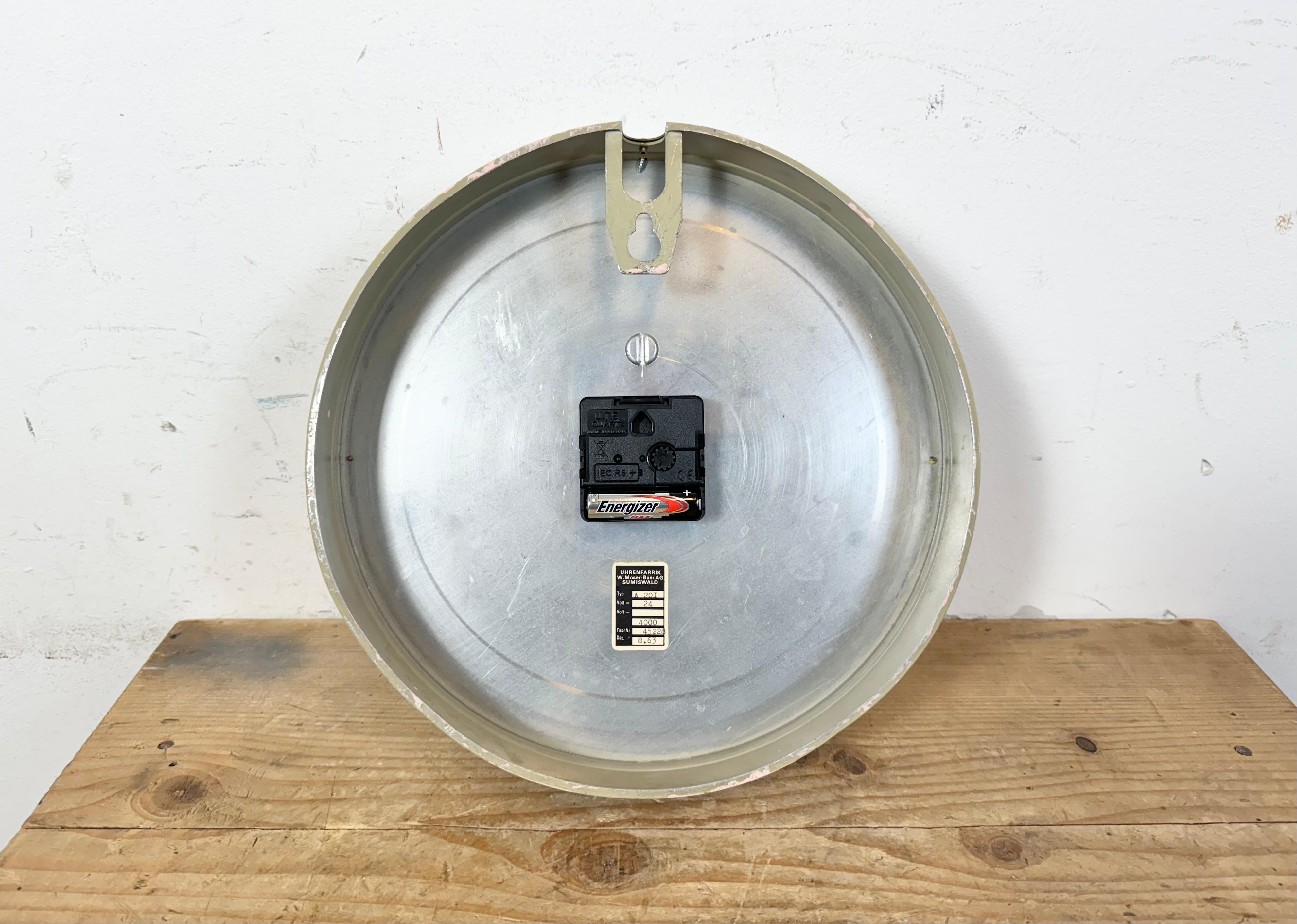 Reloj de pared industrial gris de Ericsson, años 60 en venta 9