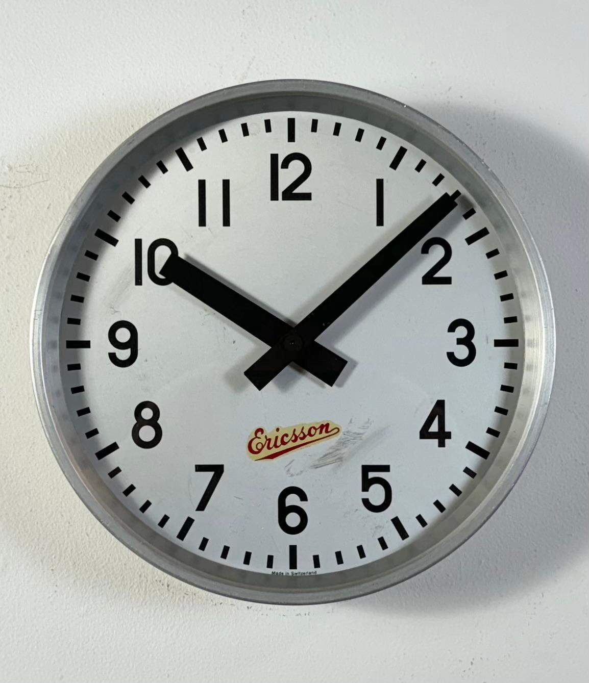 Reloj de pared industrial gris de Ericsson, años 60 Industrial en venta