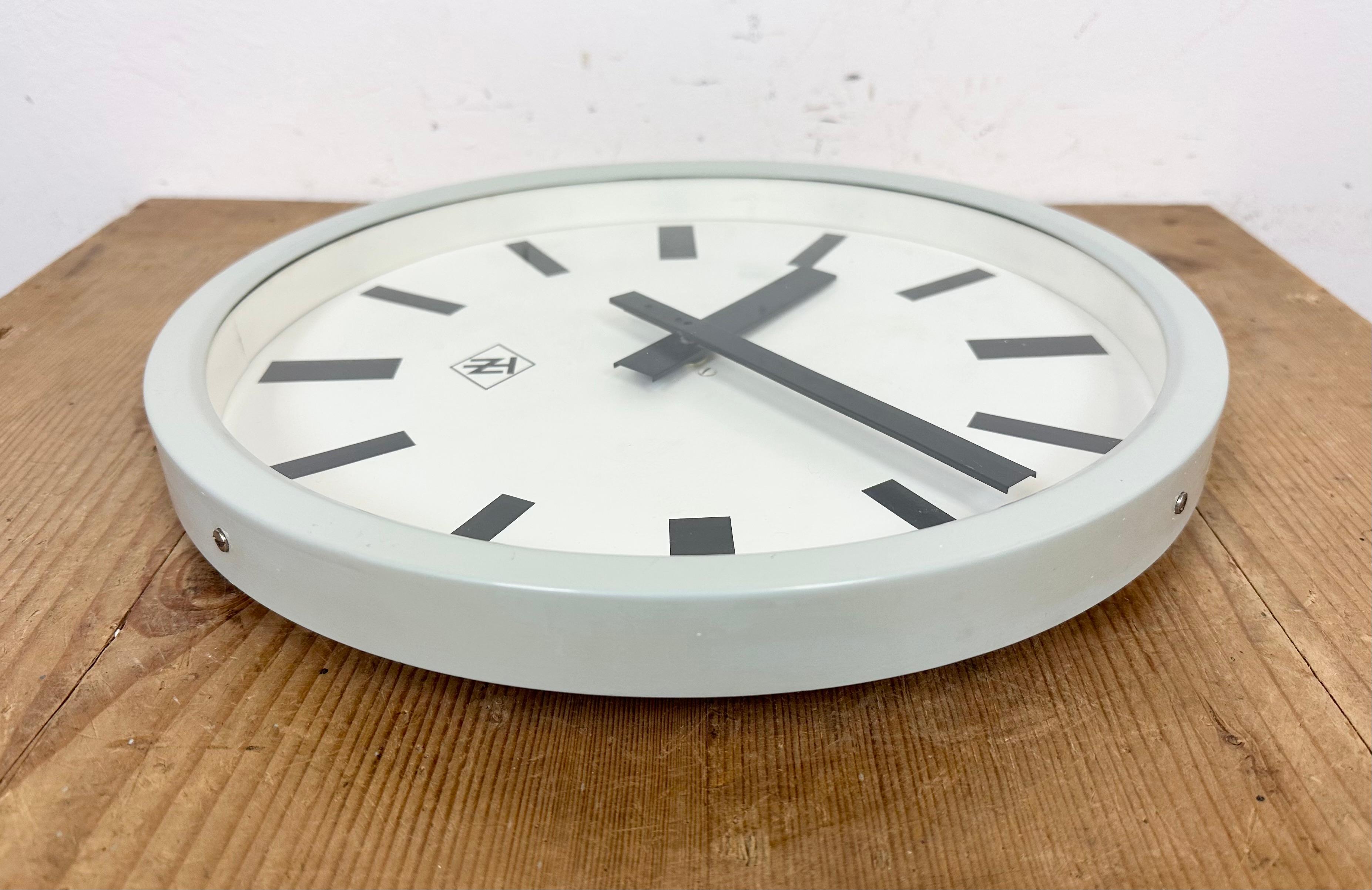 Grey Industrial Wall Clock from TN, 1960s For Sale 2