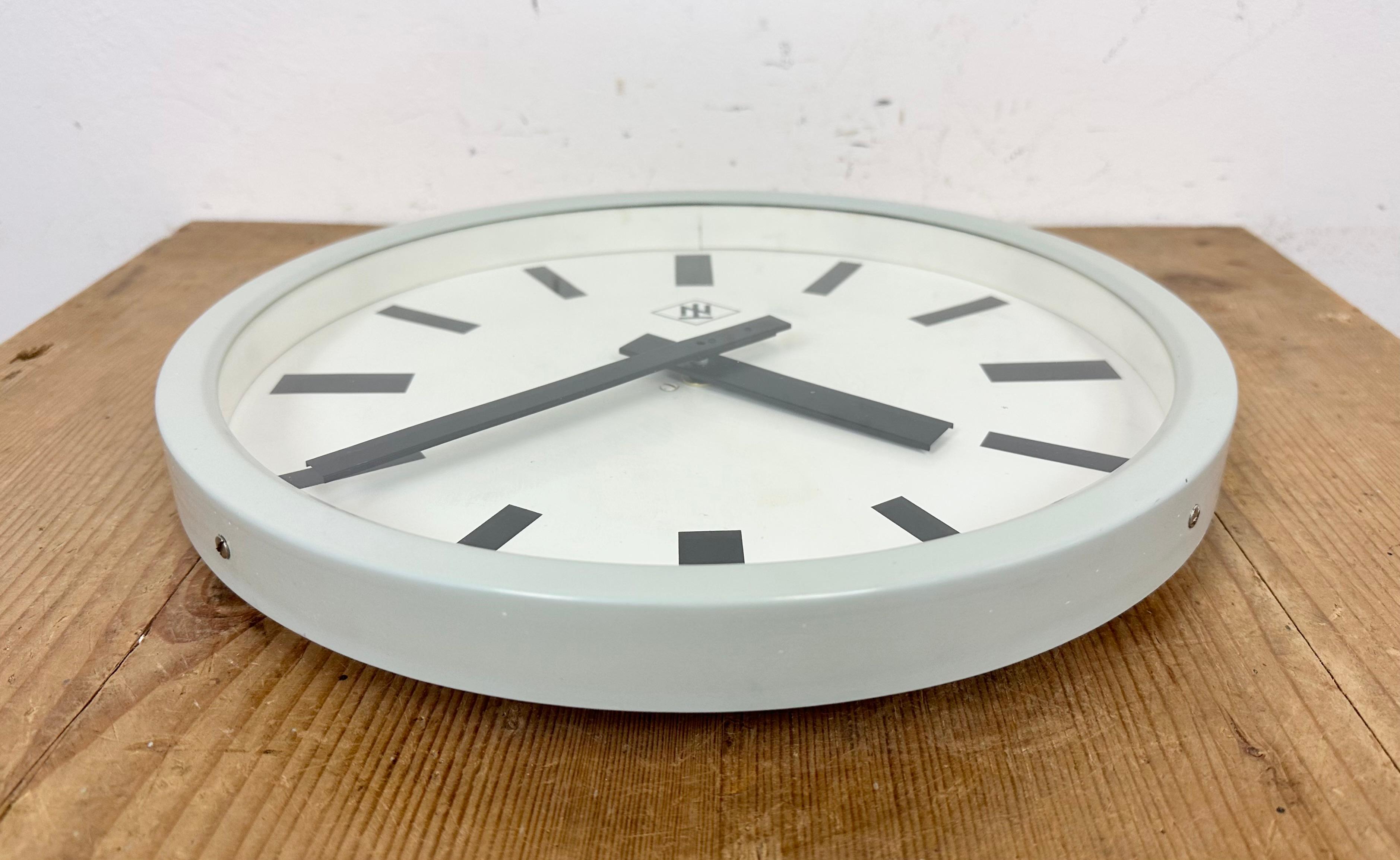 Grey Industrial Wall Clock from TN, 1960s For Sale 3