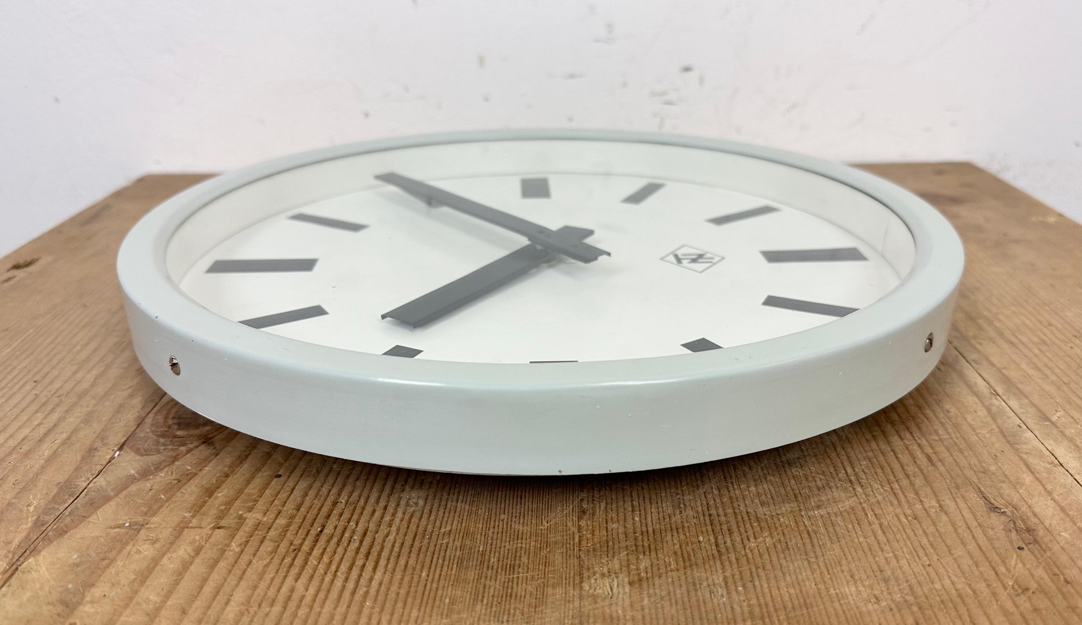 Grey Industrial Wall Clock from TN, 1960s For Sale 4