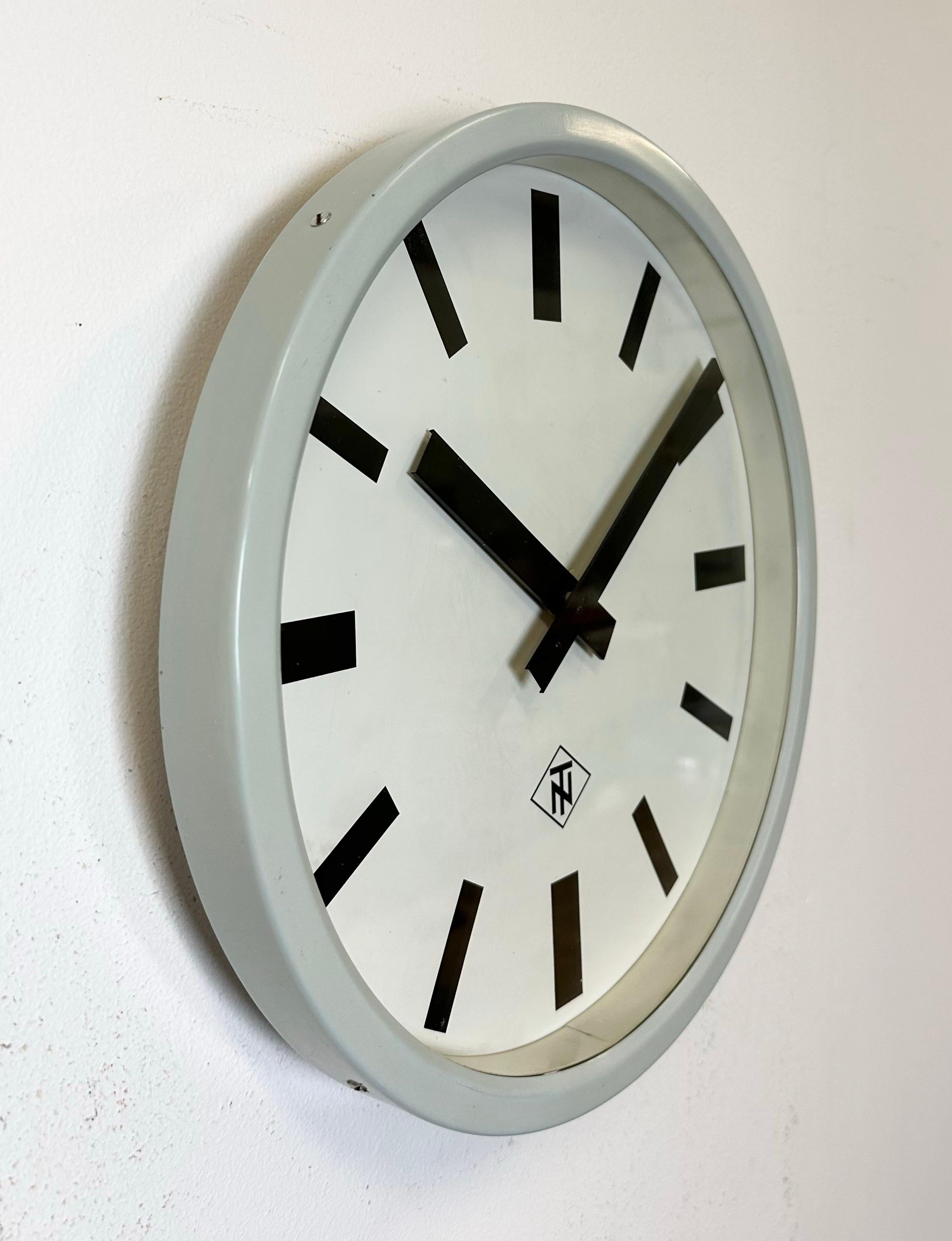 555 wall clock