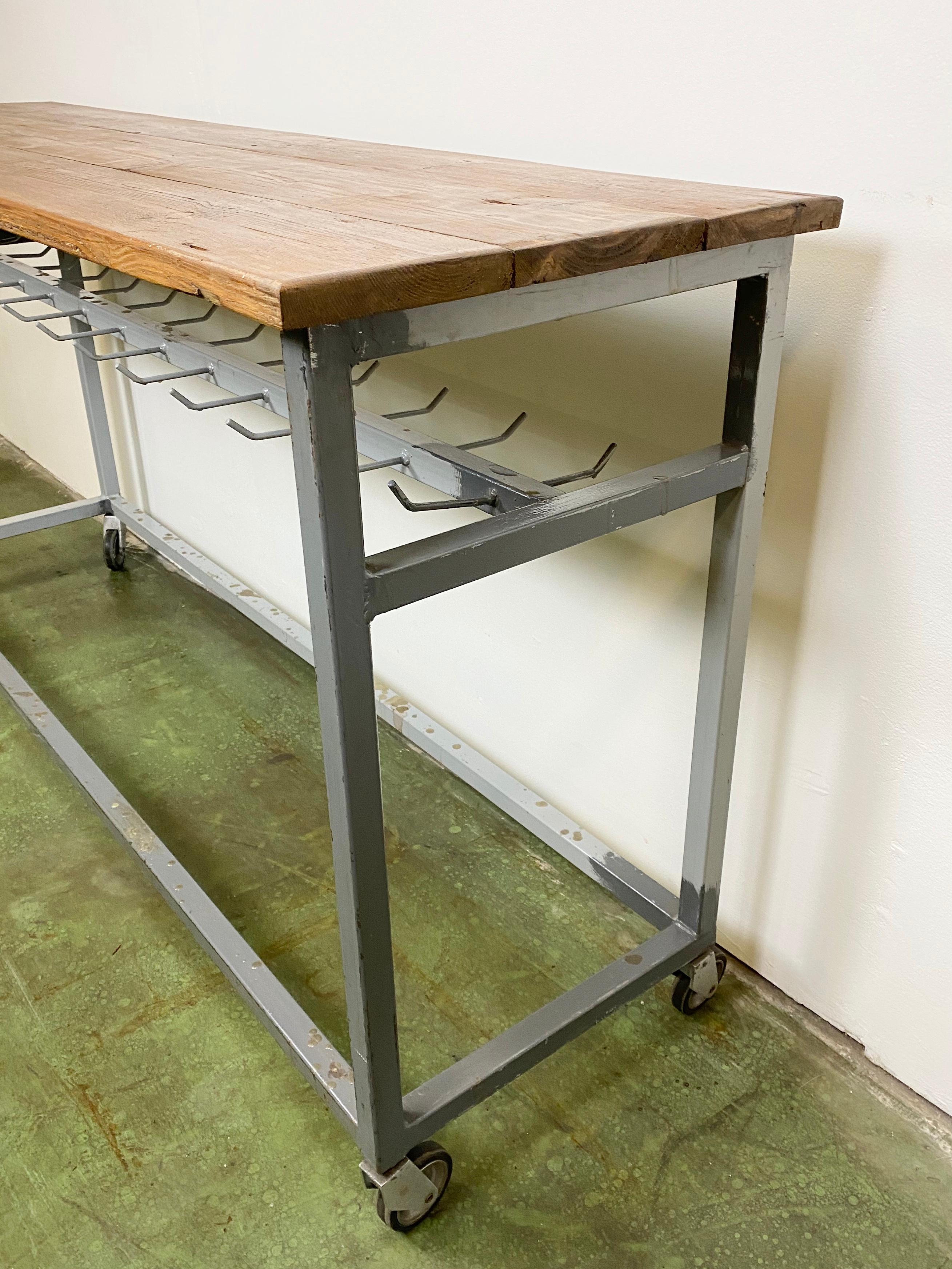 - Vintage industrial trolley with worktop
- Grey iron construction, solid wooden plate
- With original wheels
- Weight: 31 kg.
