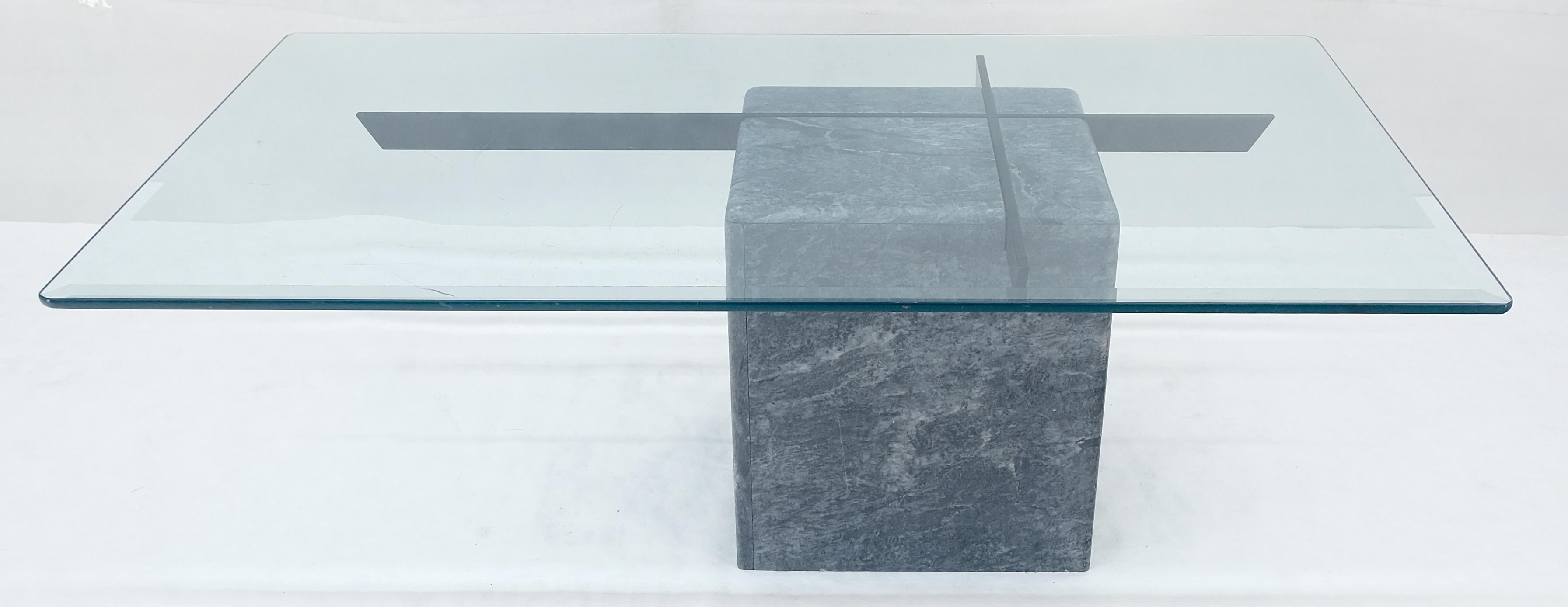 Mármol italiano gris Base en forma de cubo 30x50 Tapa rectangular de cristal Mesa de centro LIMPIA en Bueno estado para la venta en Rockaway, NJ