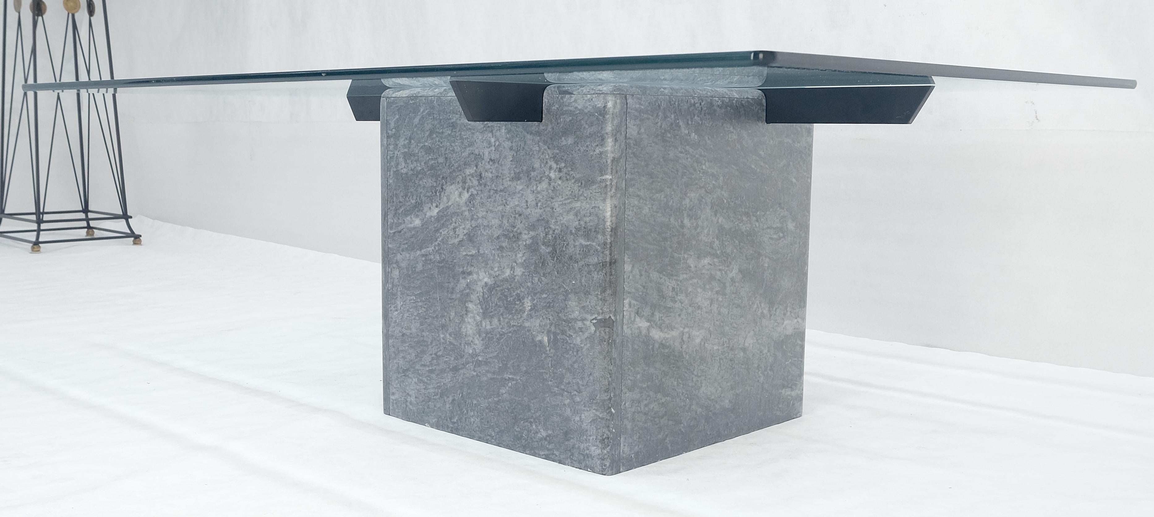 Mármol italiano gris Base en forma de cubo 30x50 Tapa rectangular de cristal Mesa de centro LIMPIA en venta 1