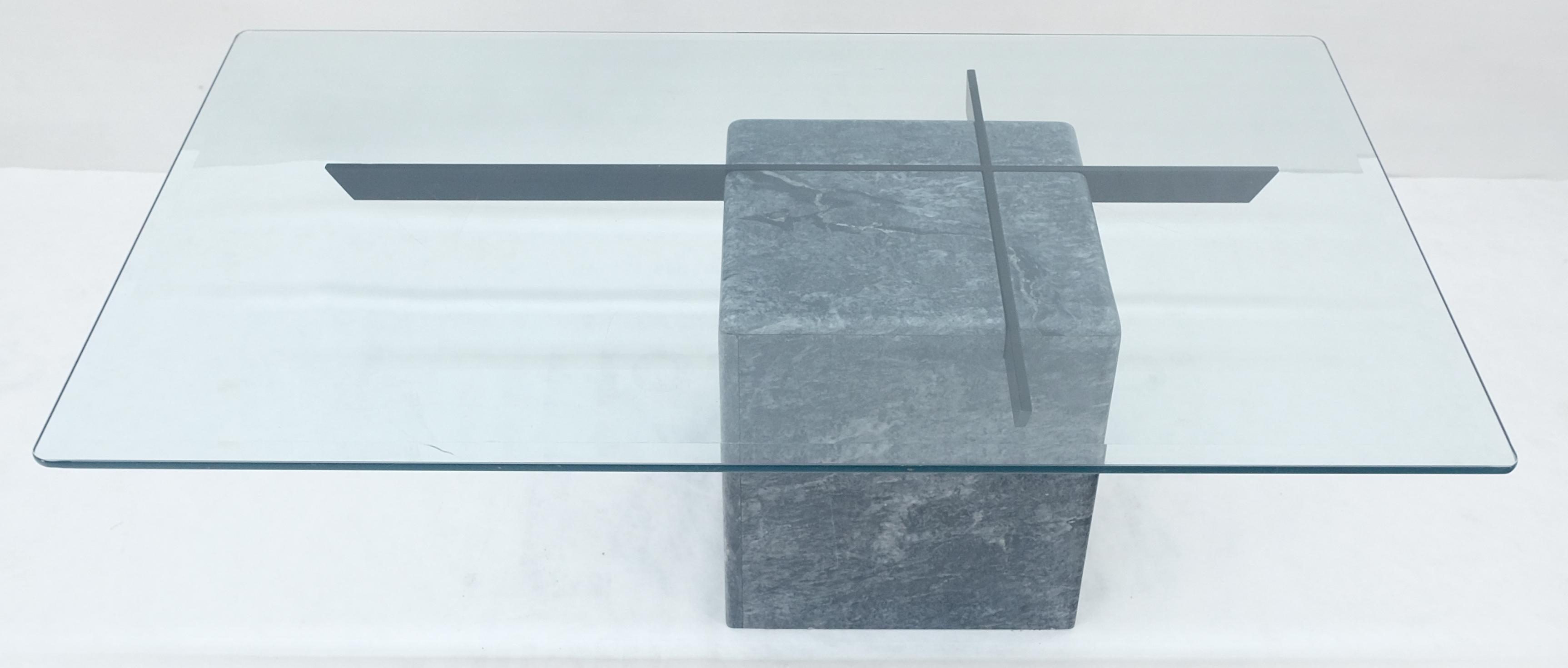 Mármol italiano gris Base en forma de cubo 30x50 Tapa rectangular de cristal Mesa de centro LIMPIA en venta 2