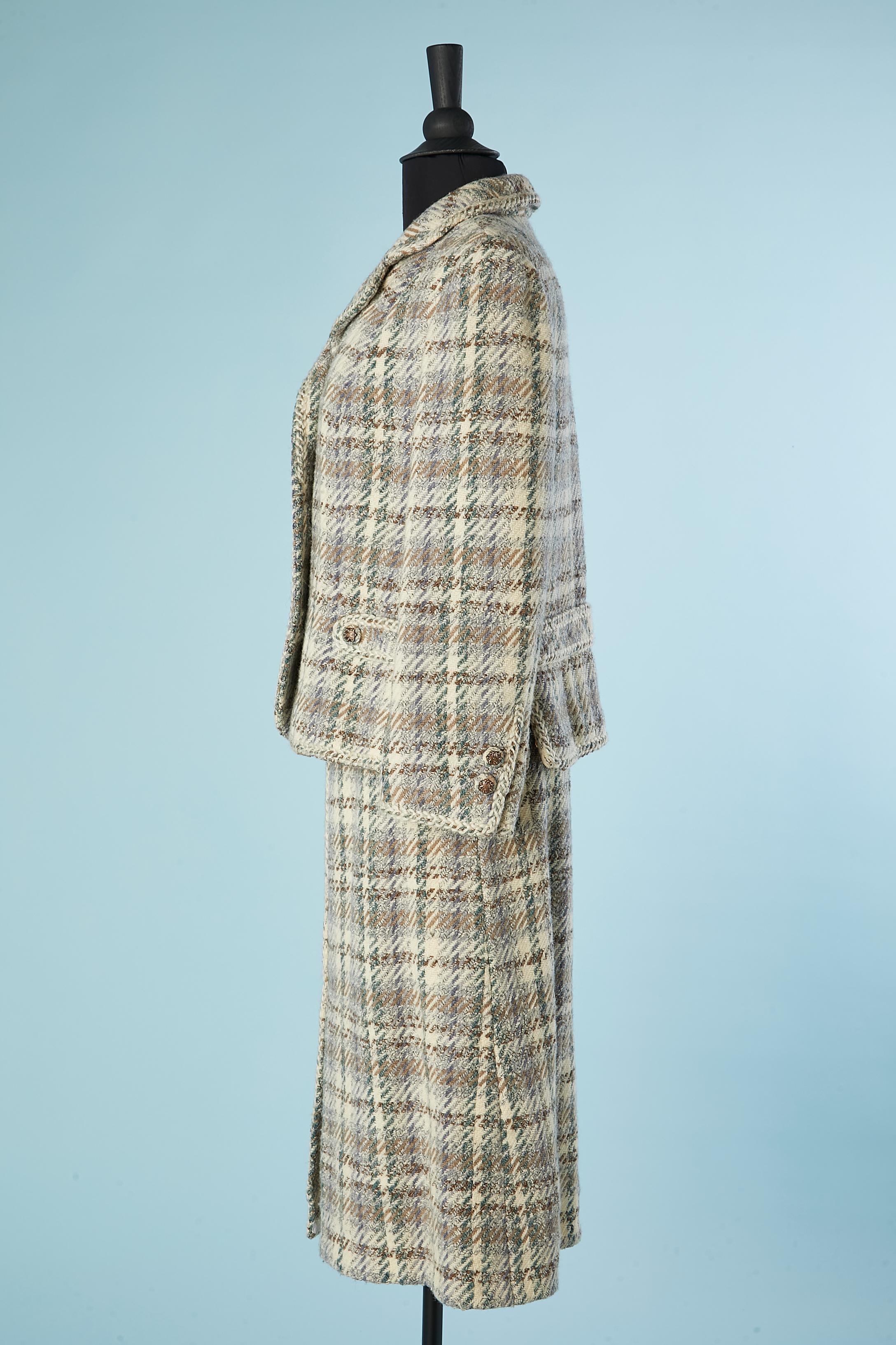 Women's Grey, ivory and blue skirt-suit in tweed Chanel Haute-Couture Circa 1970's  For Sale