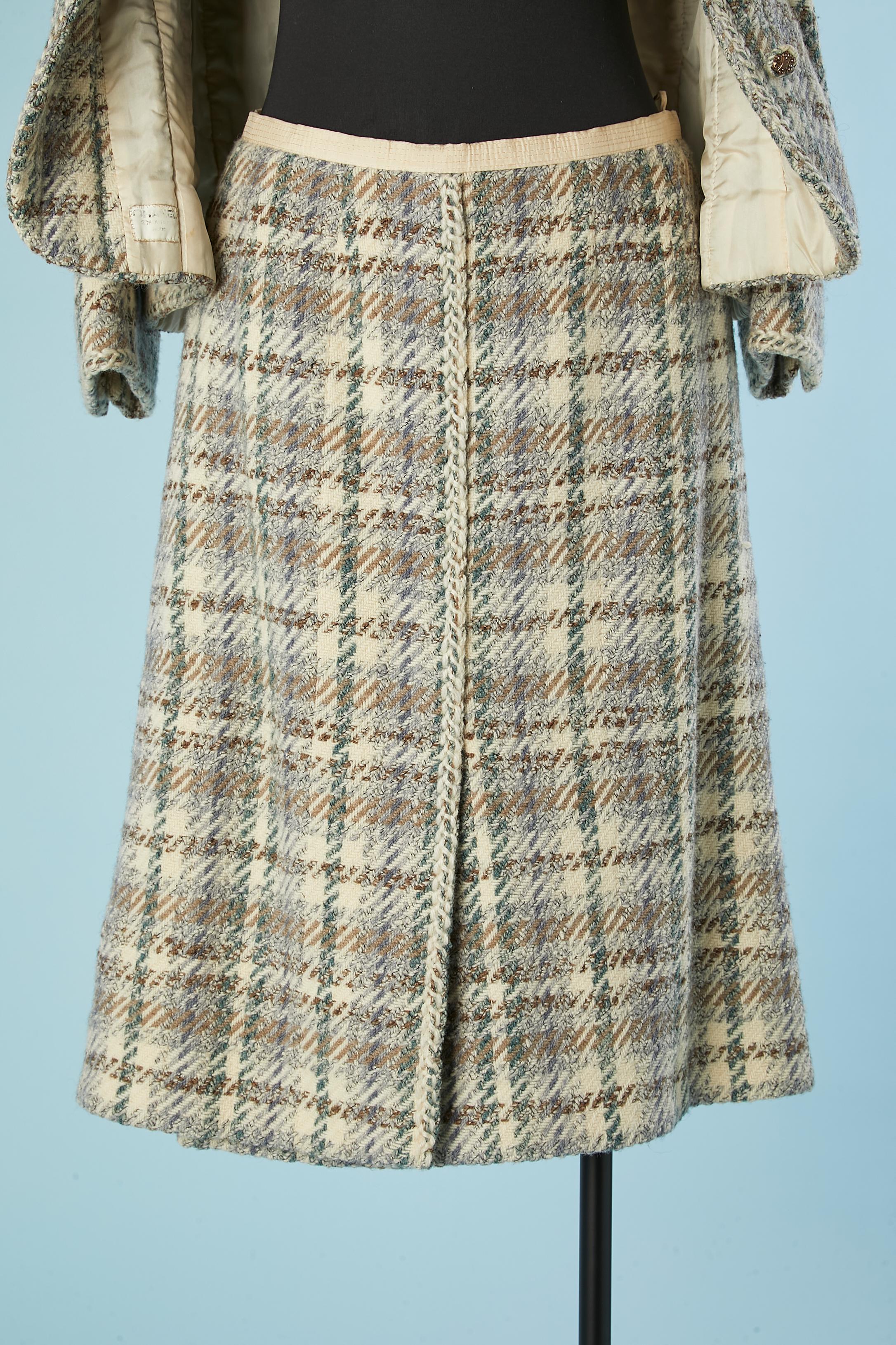 Grey, ivory and blue skirt-suit in tweed Chanel Haute-Couture Circa 1970's  For Sale 2