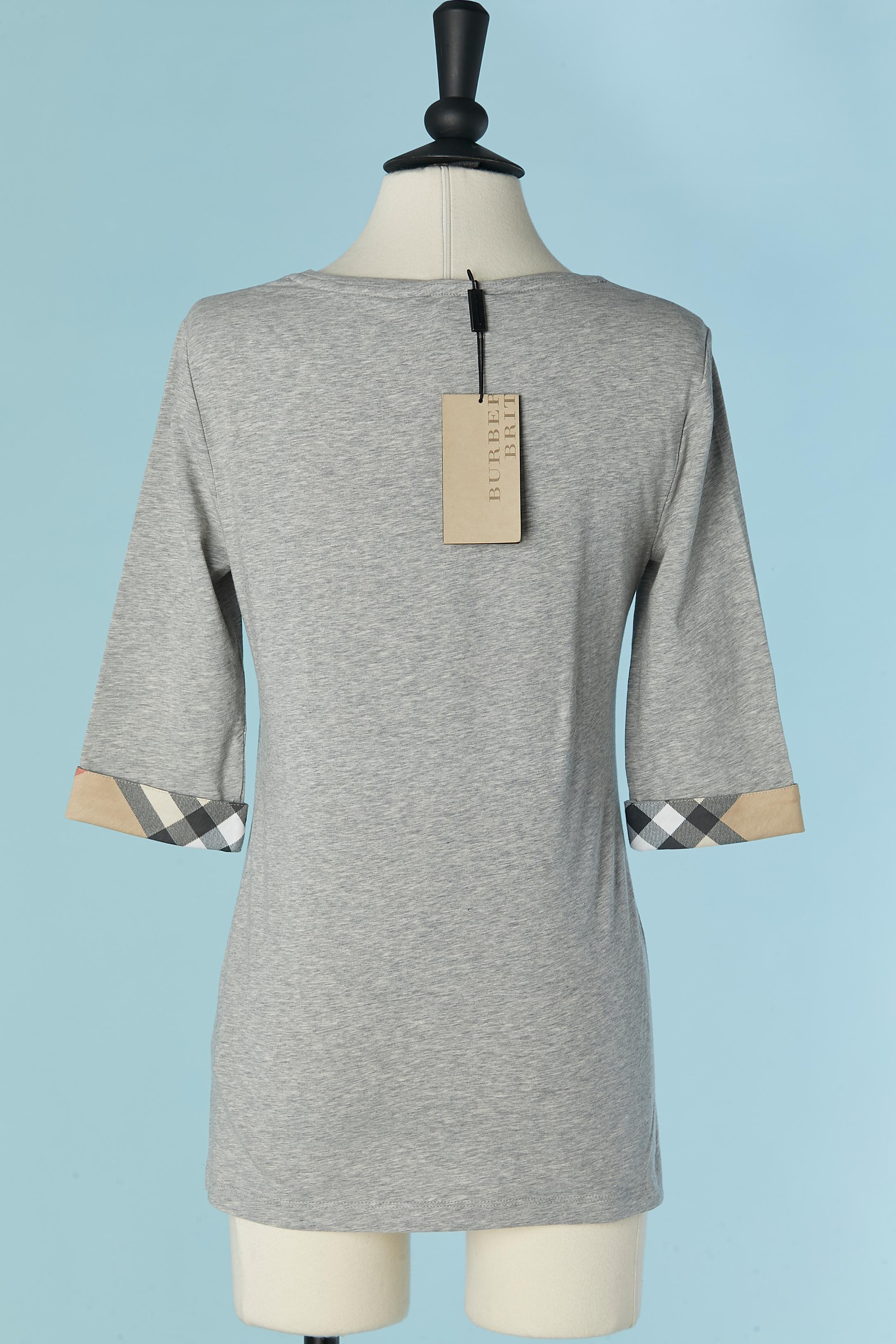 T-shirt gris à manches à carreaux BURBERRY BRIT neuf Neuf - En vente à Saint-Ouen-Sur-Seine, FR