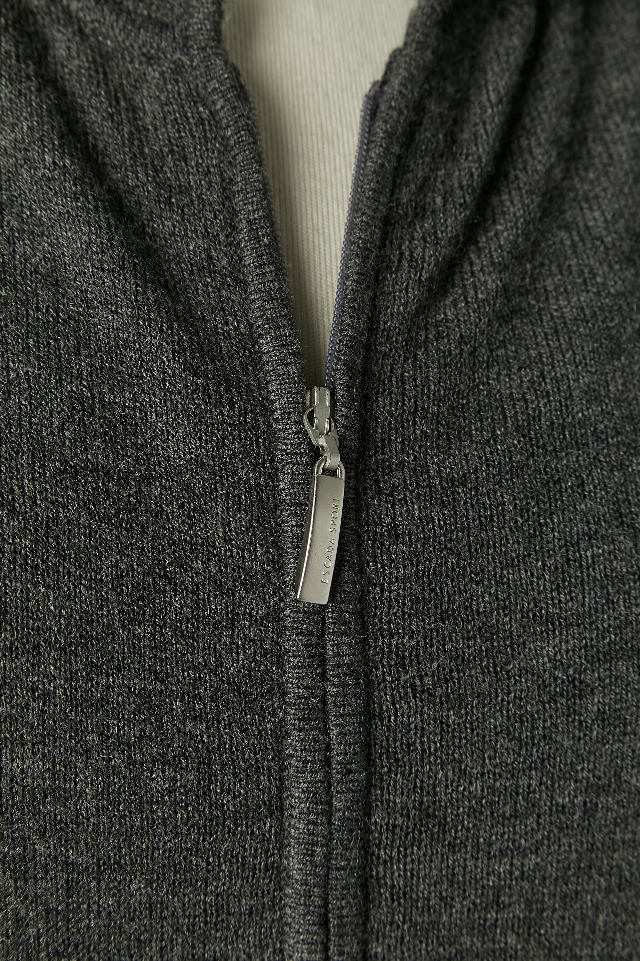 Grey knit sleeveless sweater, hoodie and trouser ensemble ESCADA Sport In Excellent Condition For Sale In Saint-Ouen-Sur-Seine, FR