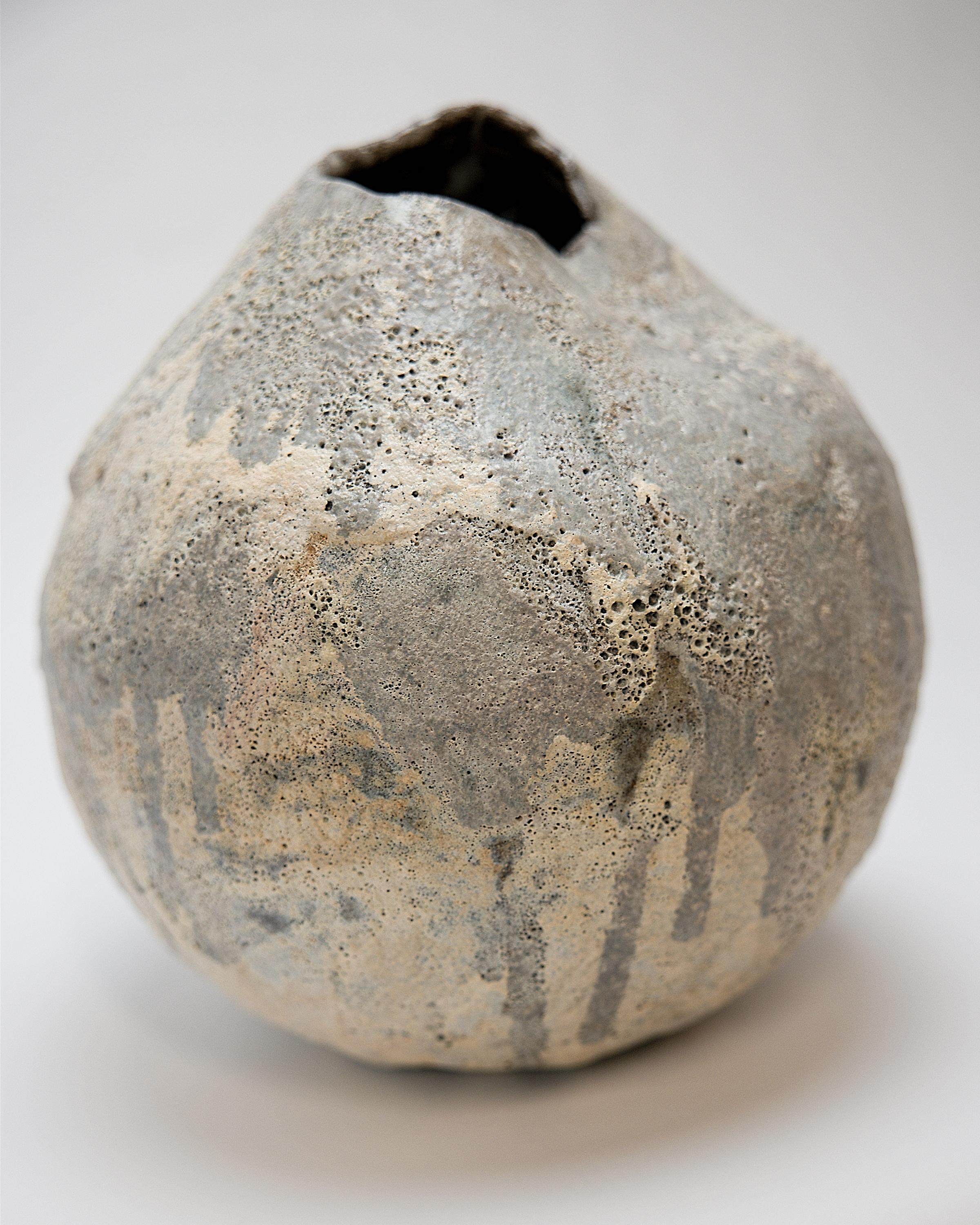 Grey Lava Moon Vase Handmade II In New Condition In Van Nuys, CA