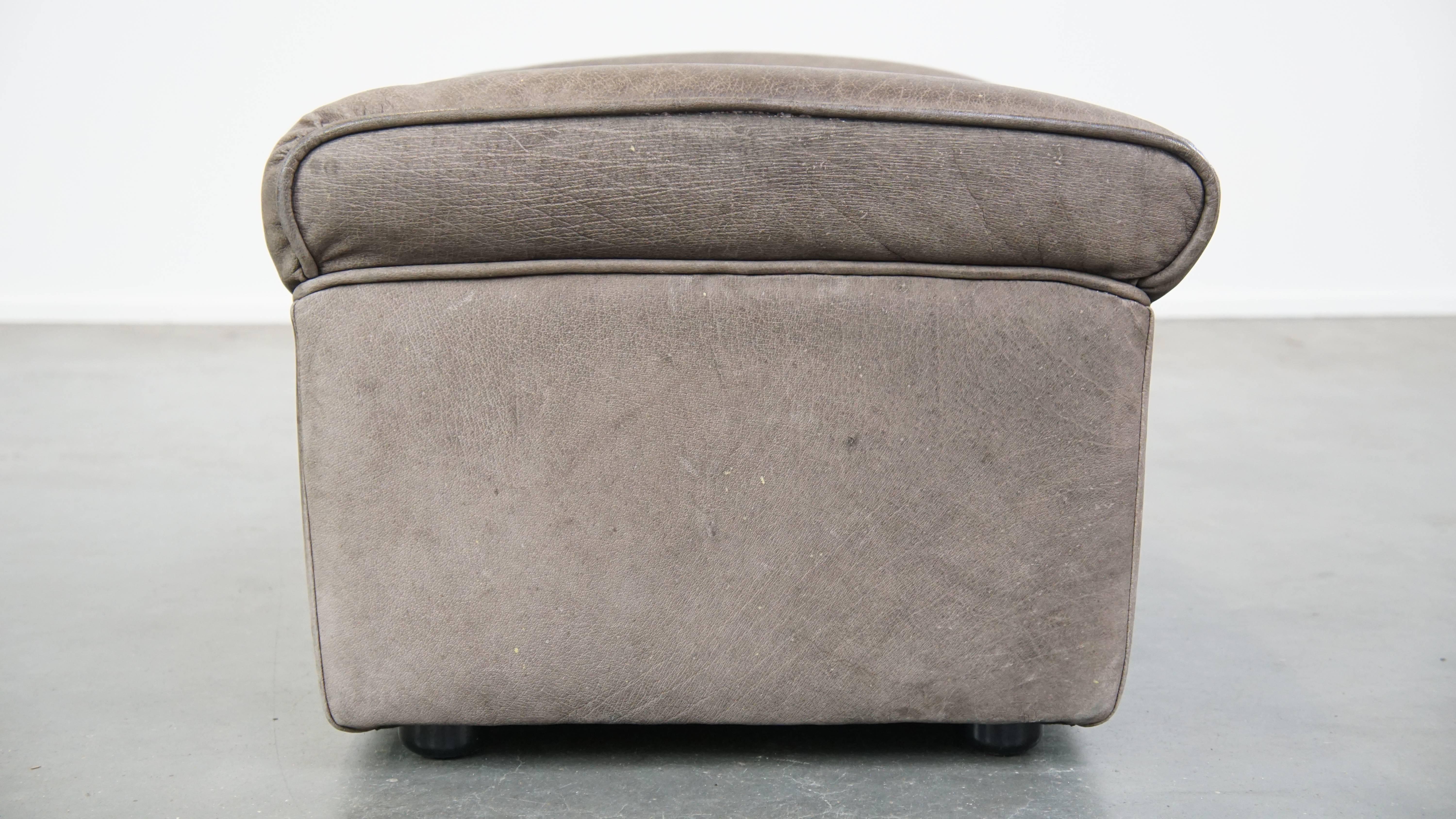 Canapé design en cuir gris 2 éléments + pouf en vente 11