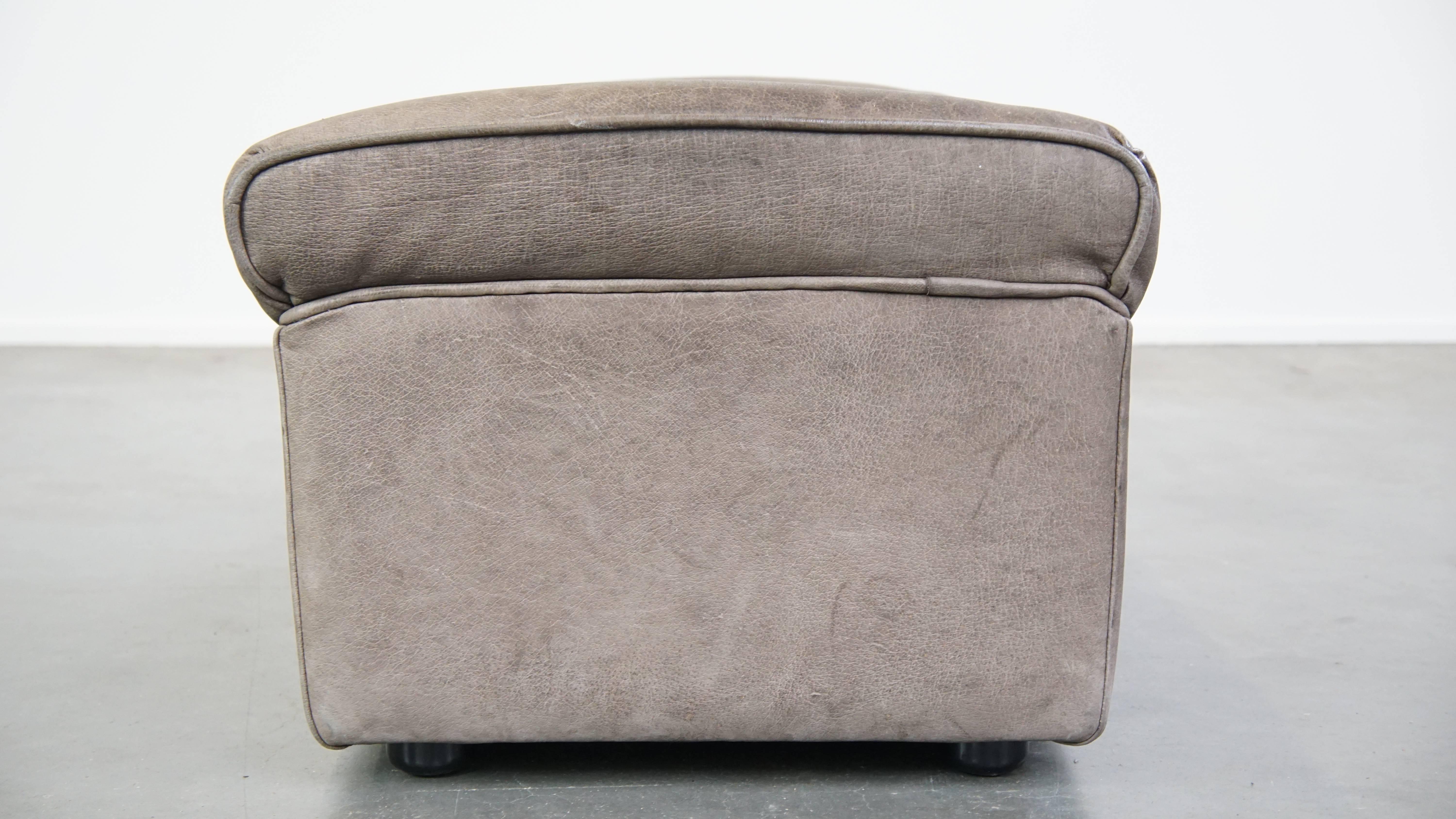 Canapé design en cuir gris 2 éléments + pouf en vente 13