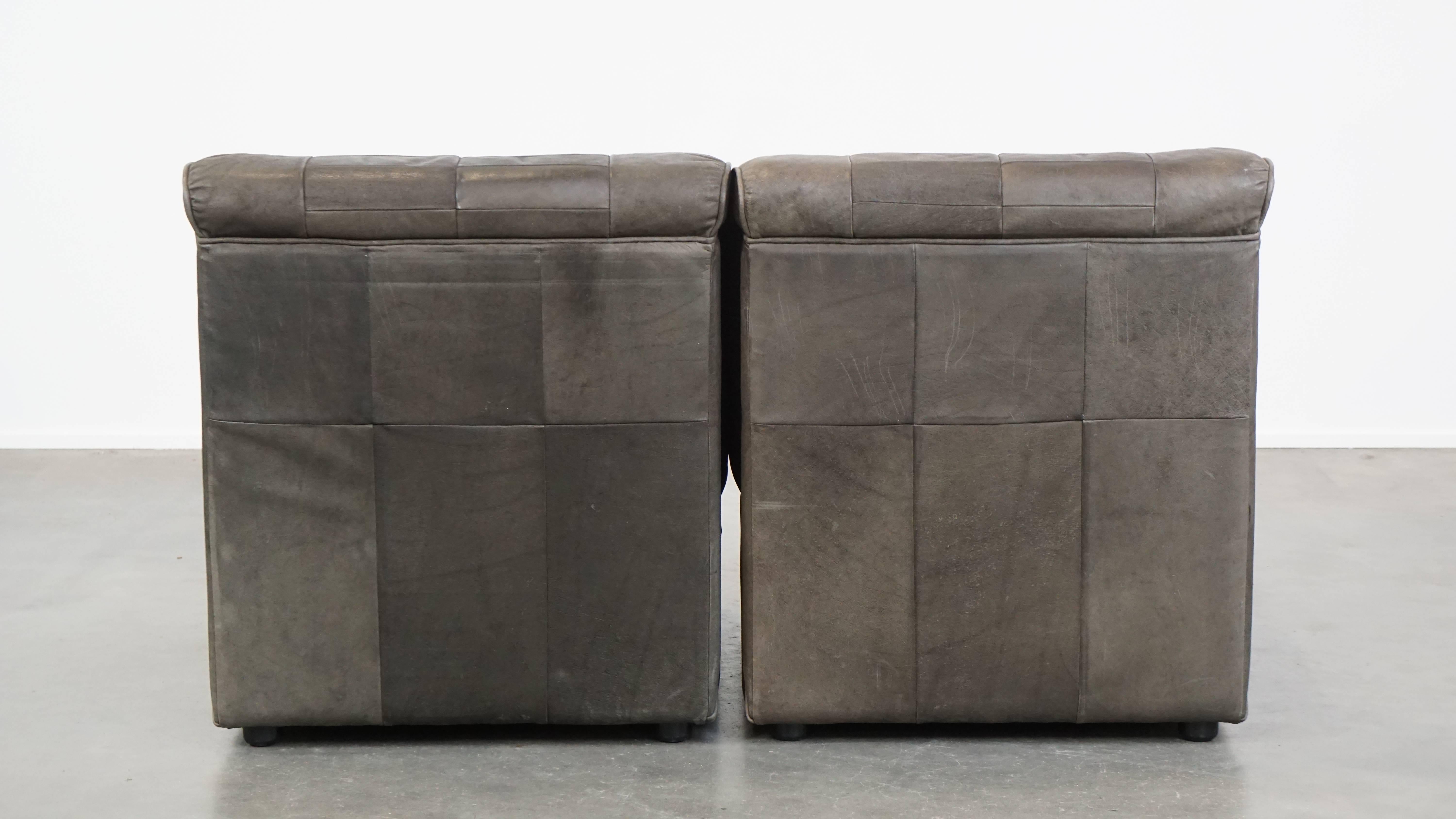 Canapé design en cuir gris 2 éléments + pouf État moyen - En vente à Harderwijk, NL