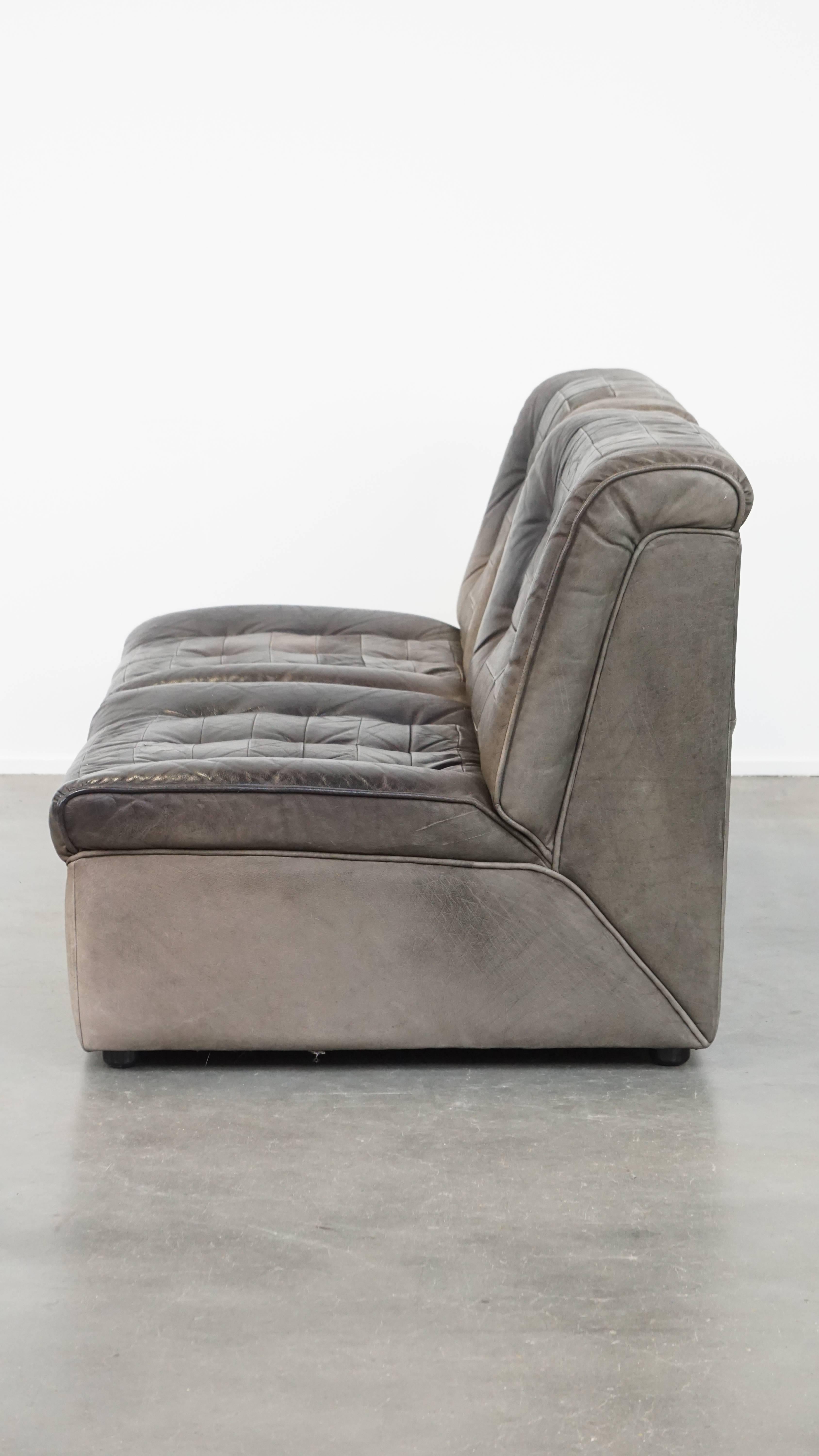20ième siècle Canapé design en cuir gris 2 éléments + pouf en vente
