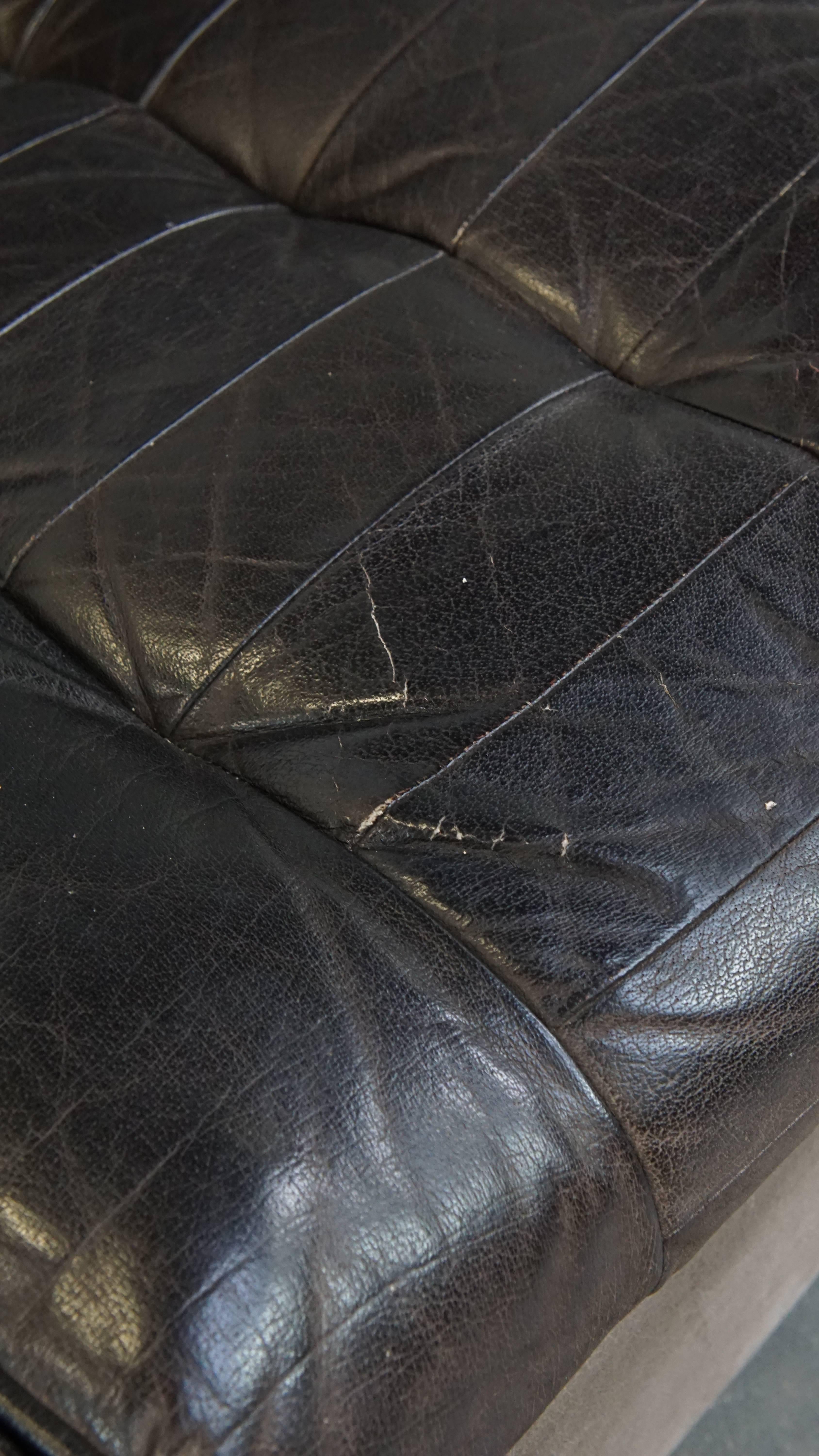 Canapé design en cuir gris 2 éléments + pouf en vente 2