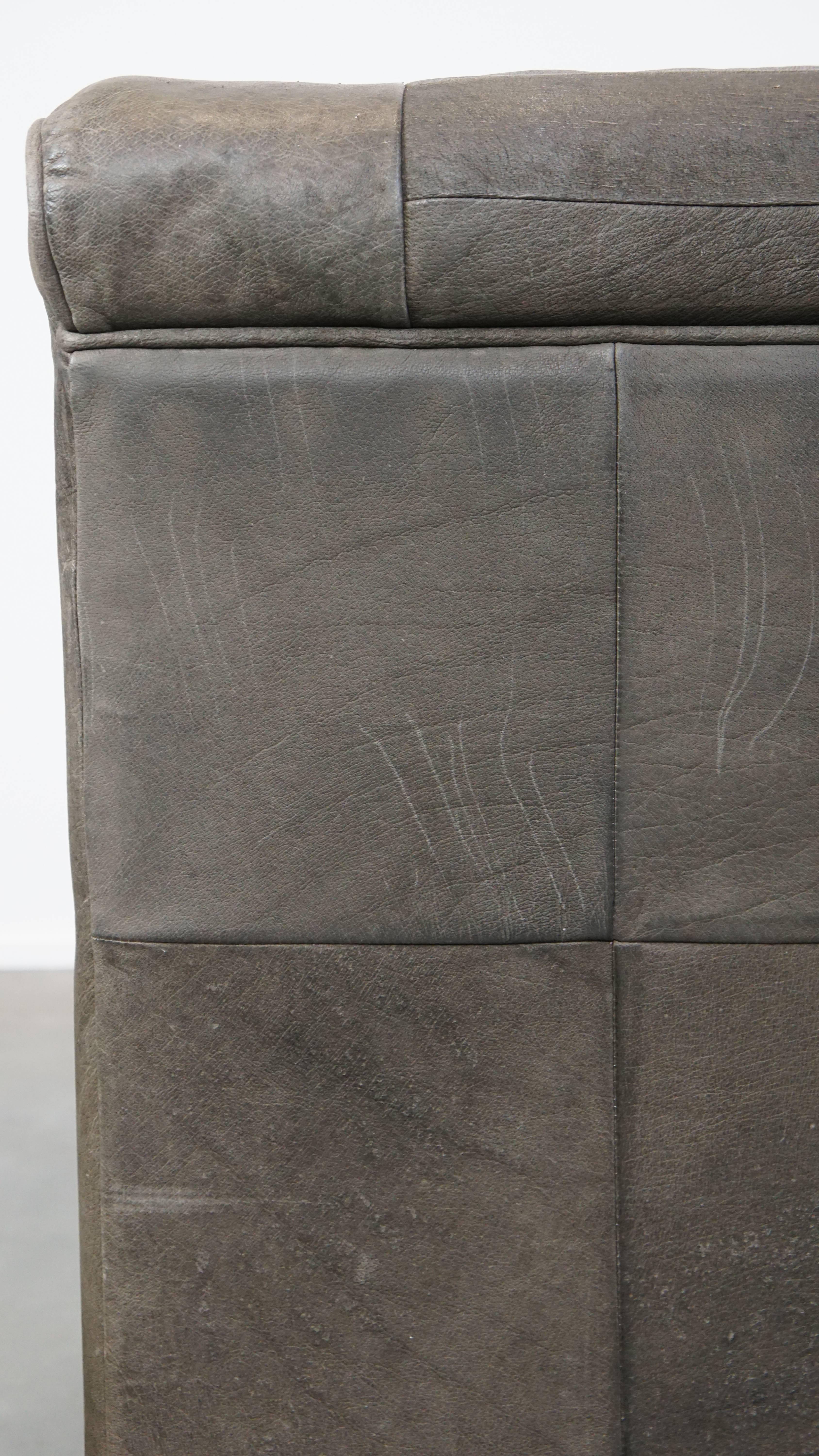 Grey leather elements design sofa 3 elements + footstool For Sale 5