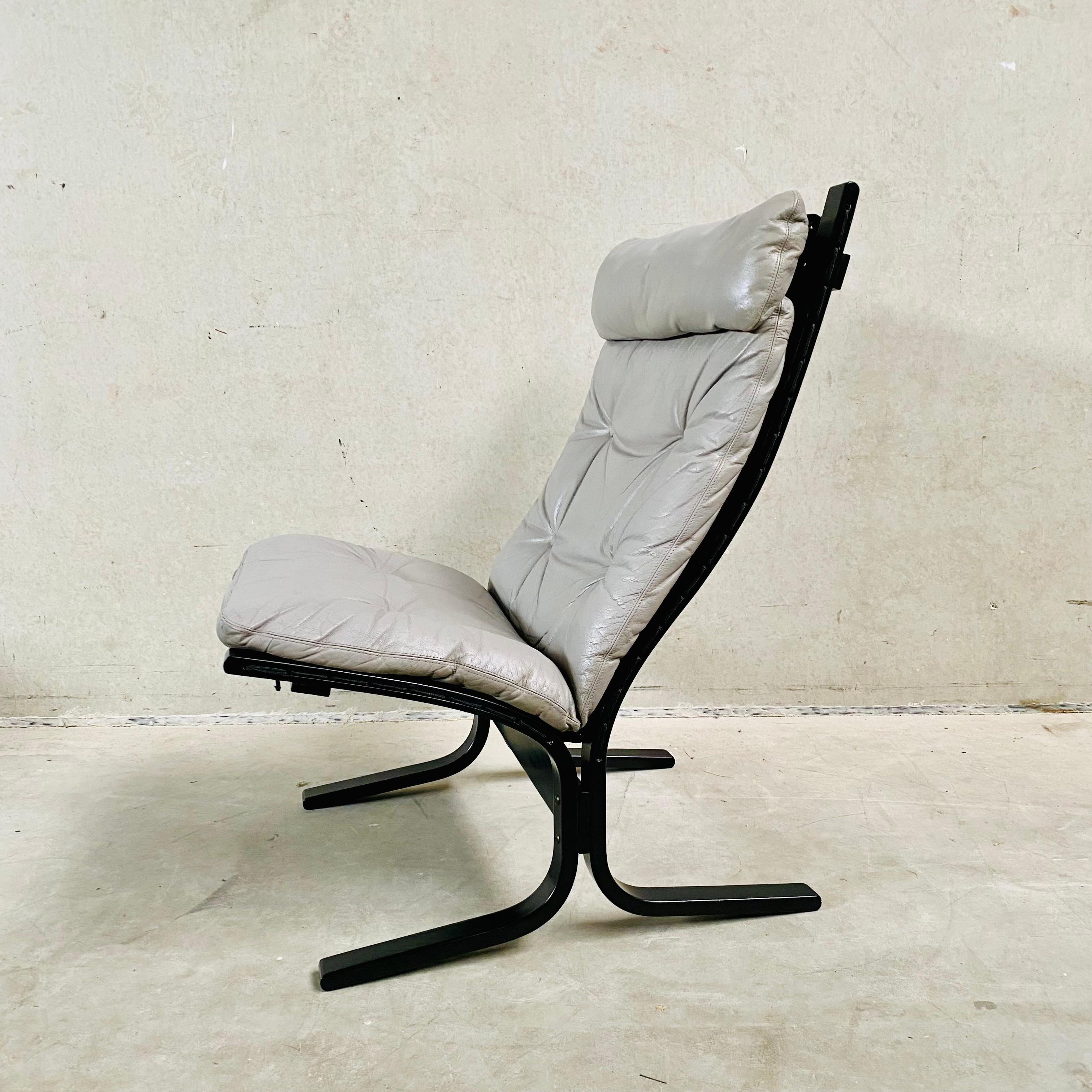 Mid-Century Modern Grey Leather Lounge Chair by Ingmar Relling for Westnofa, Norway 1960s For Sale
