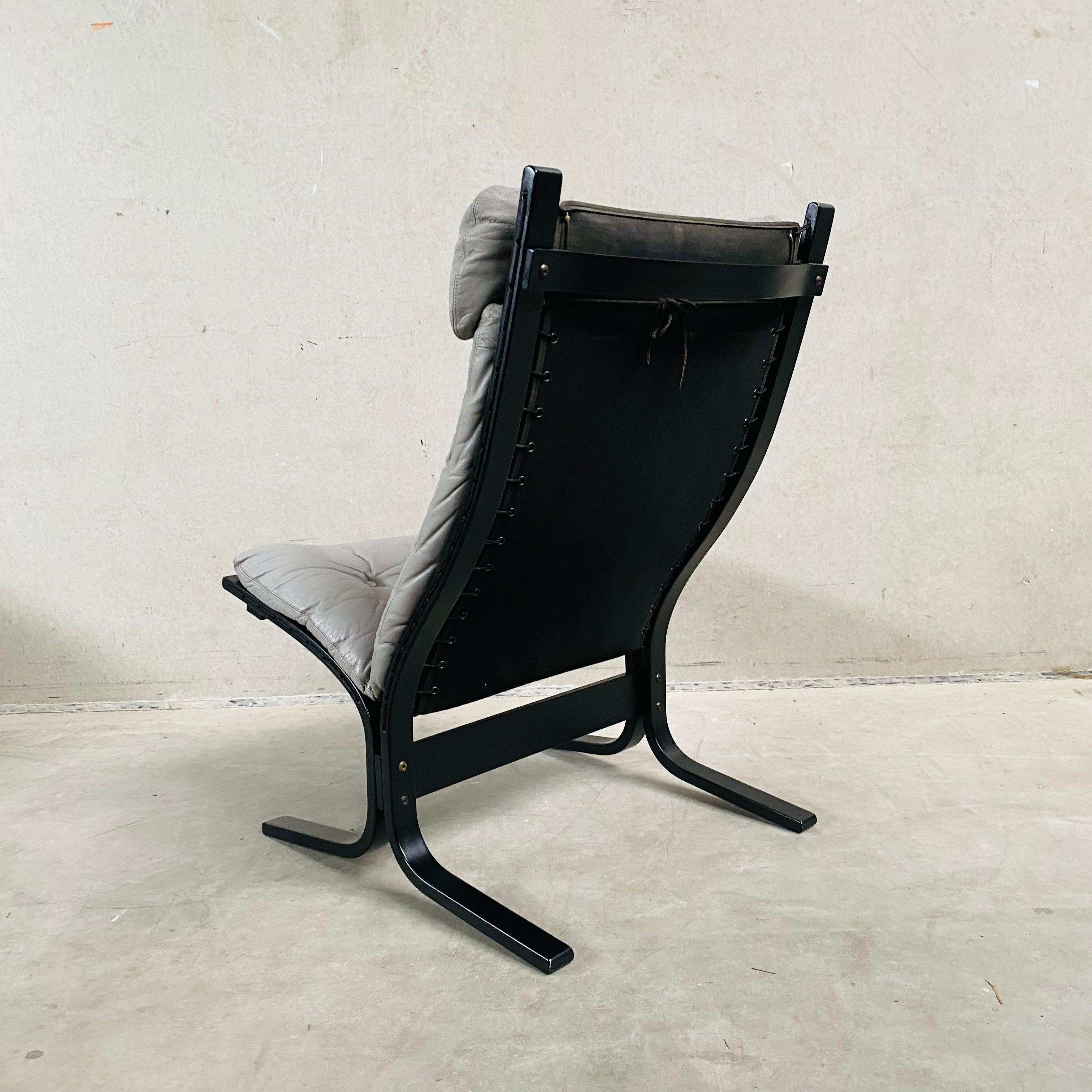 Milieu du XXe siècle Fauteuil de salon en cuir gris par Ingmar Relling pour Westnofa, Norvège, années 1960 en vente