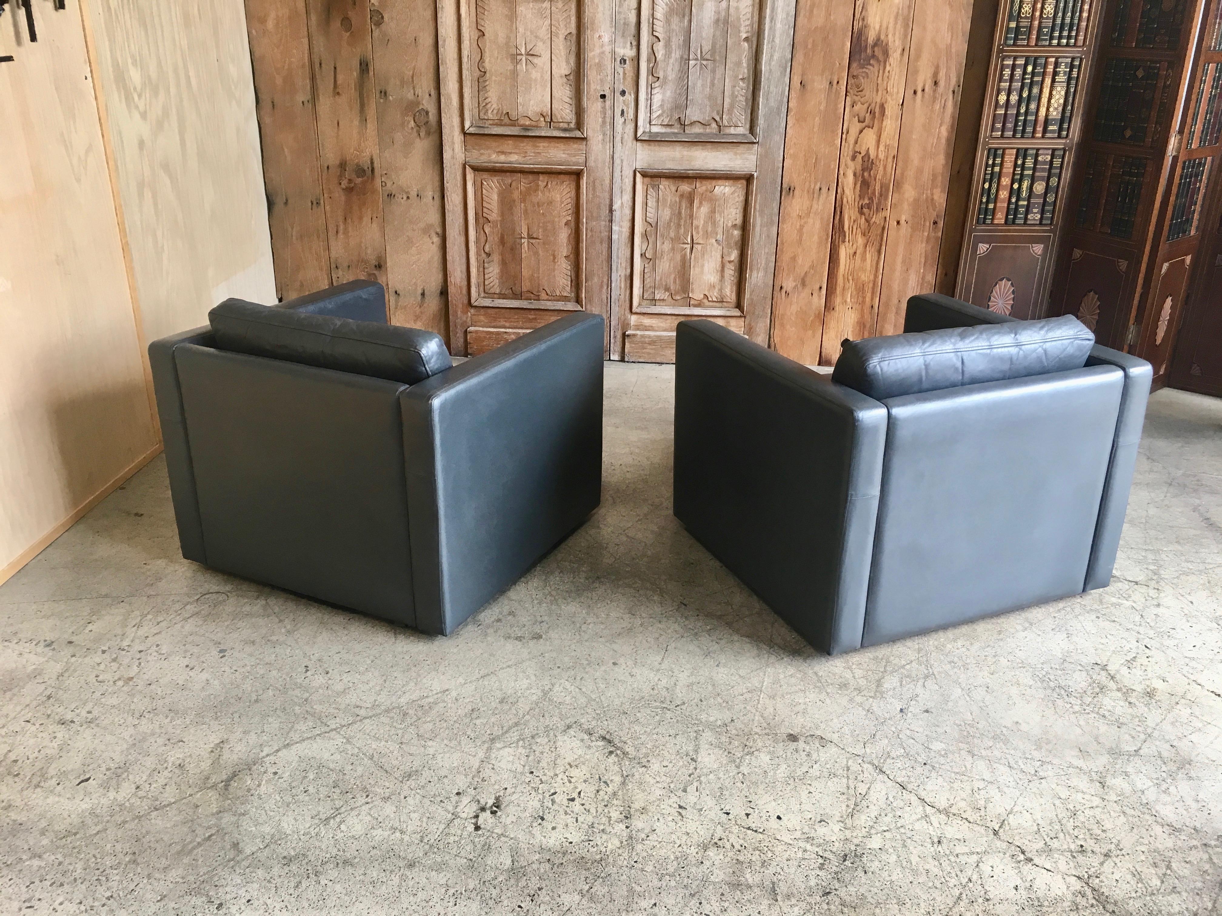 Grey Leather Lounge Cube Chairs In Good Condition In Denton, TX