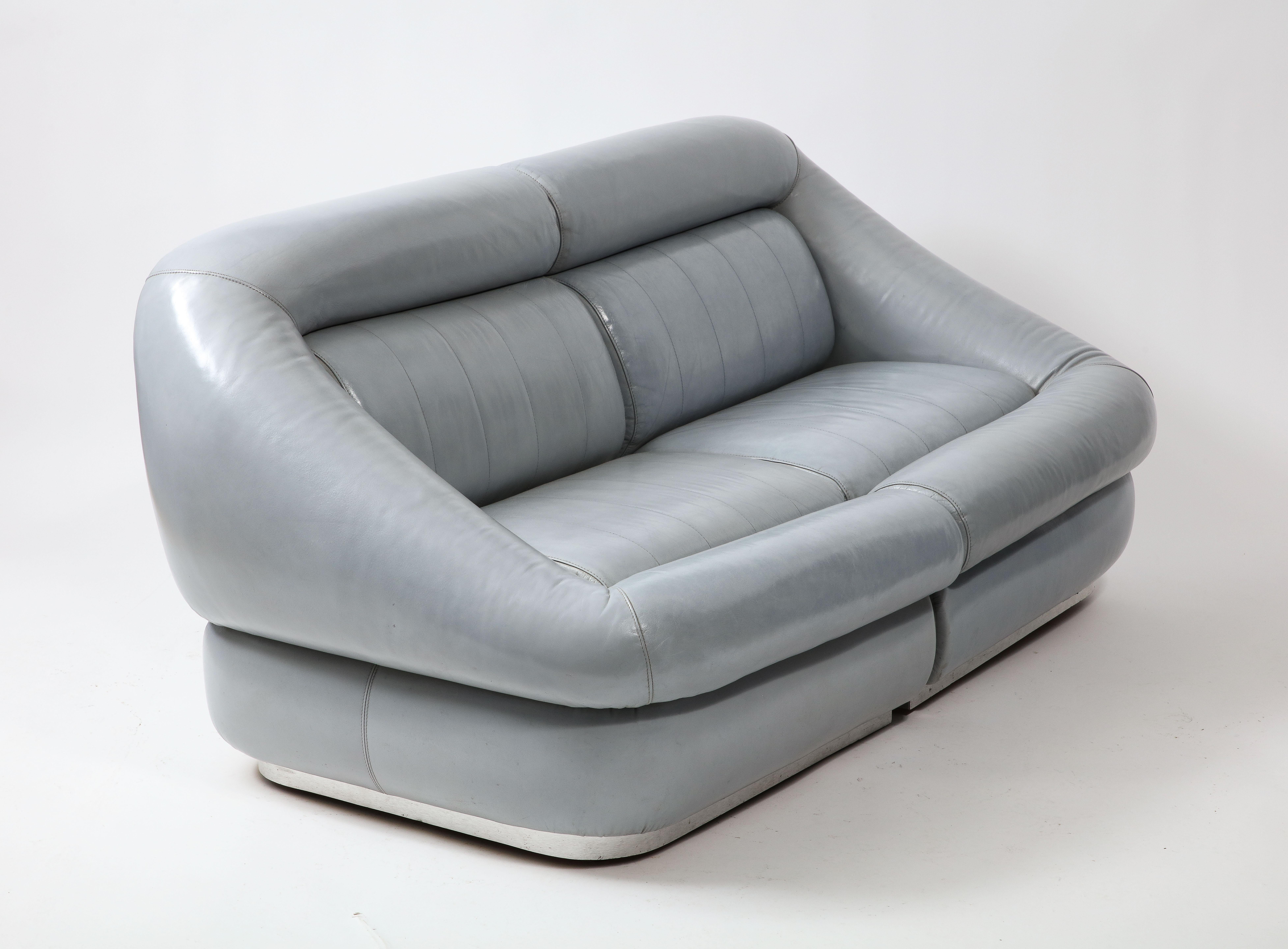Cantu Grey Leather Settee, Italy 1970's For Sale 7