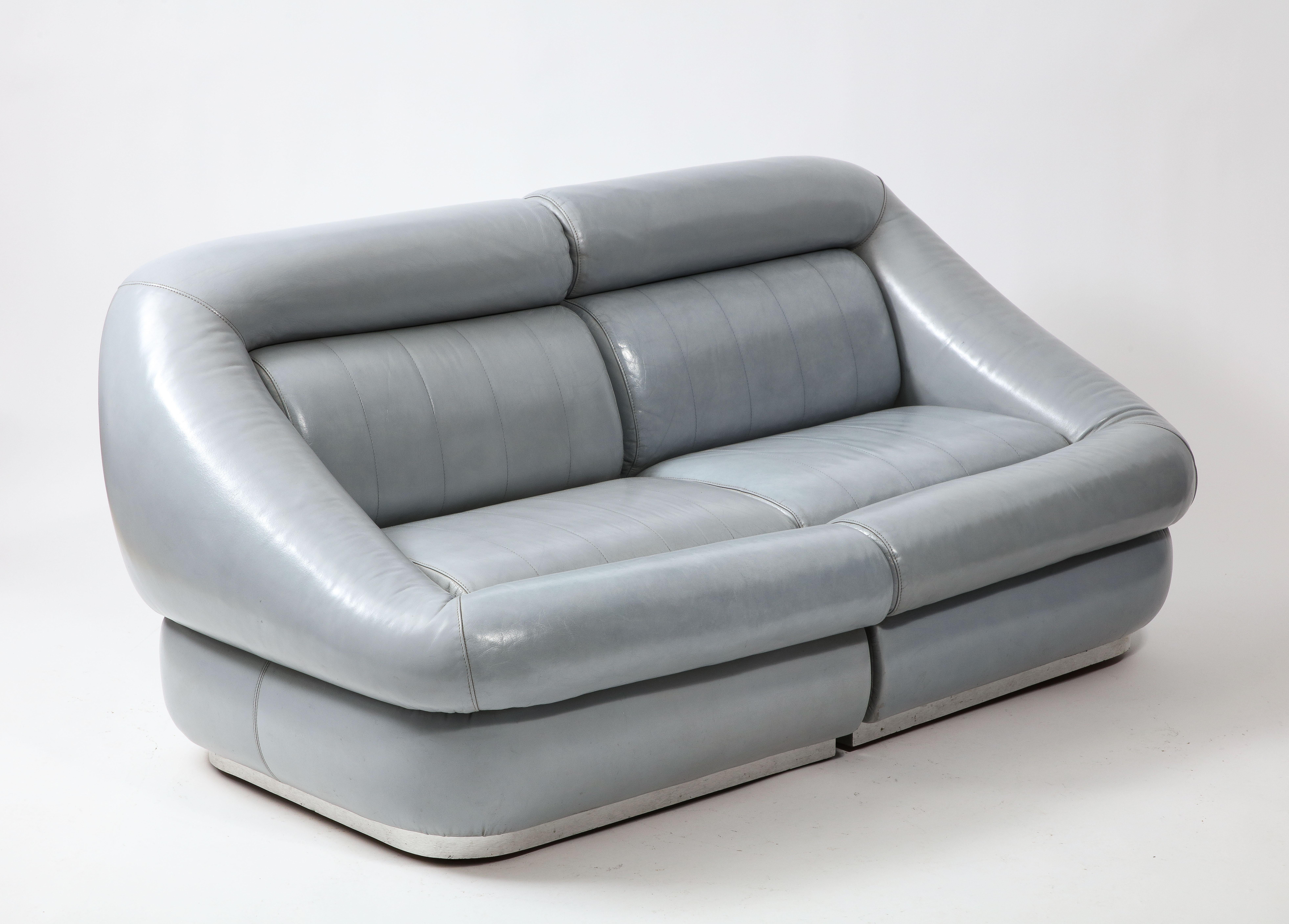 Cantu Grey Leather Settee, Italy 1970's For Sale 9
