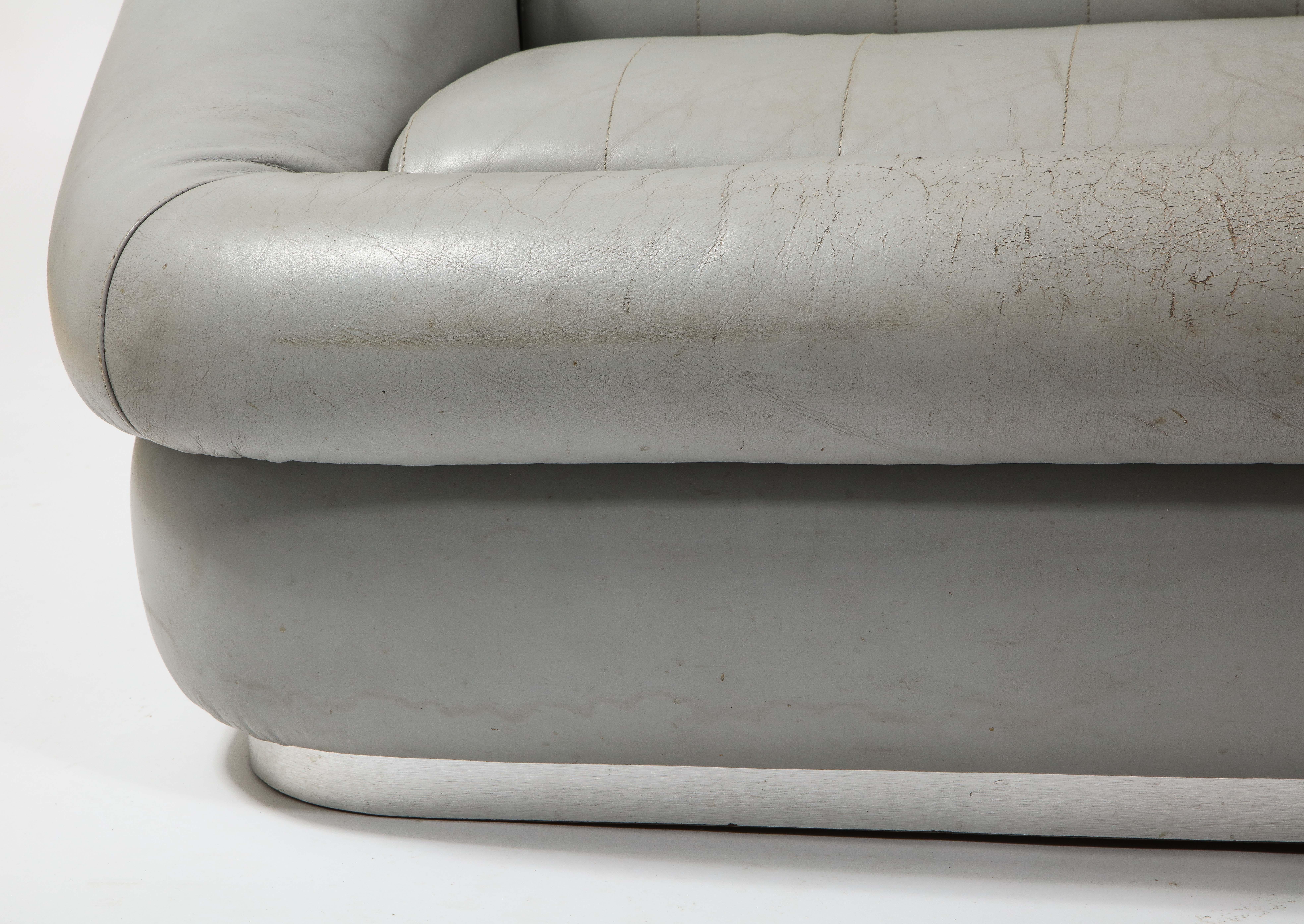 Grey Leather Settee by Cantu, Italy 1970's In Good Condition In New York, NY