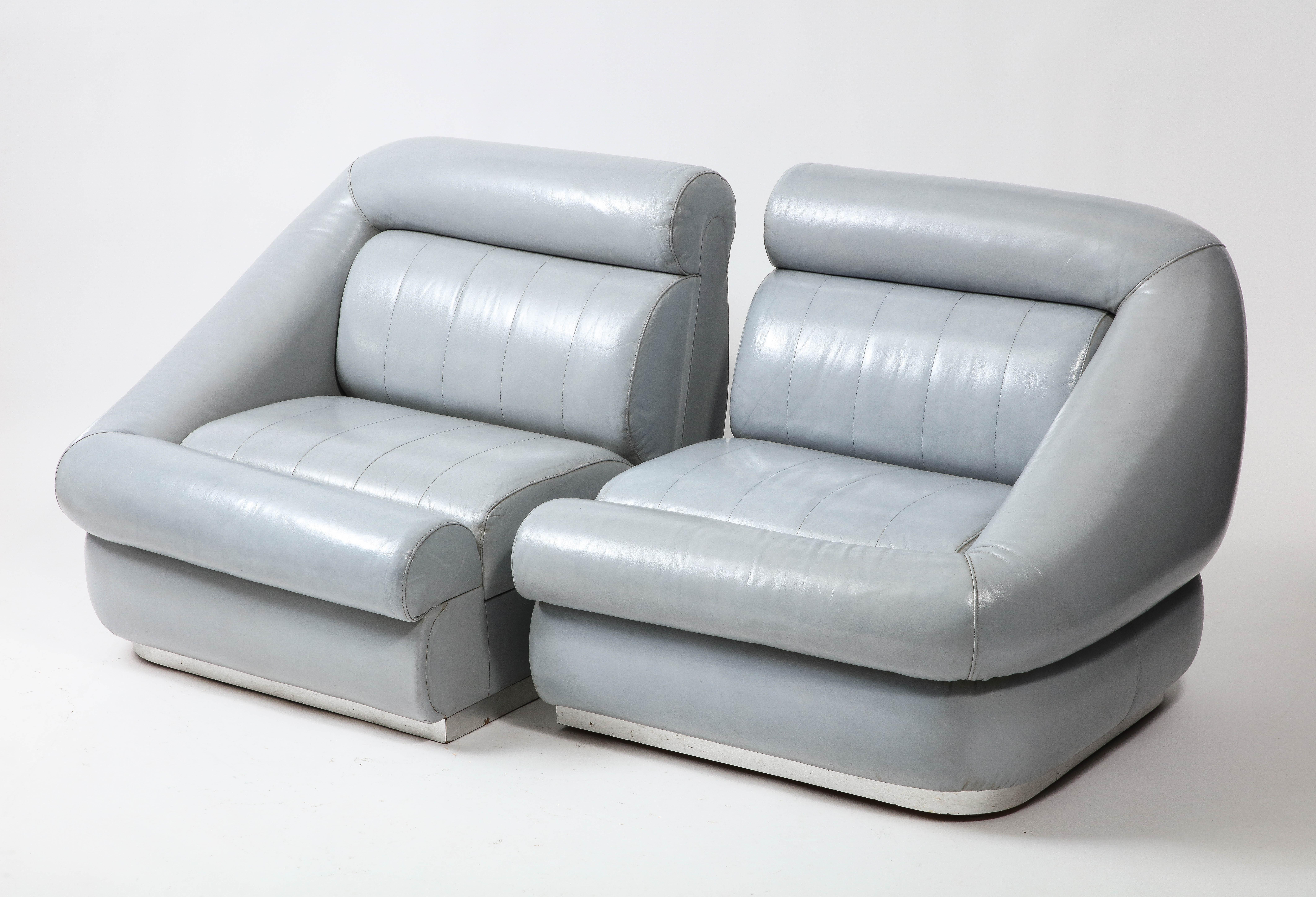 Cantu Grey Leather Settee, Italy 1970's For Sale 1