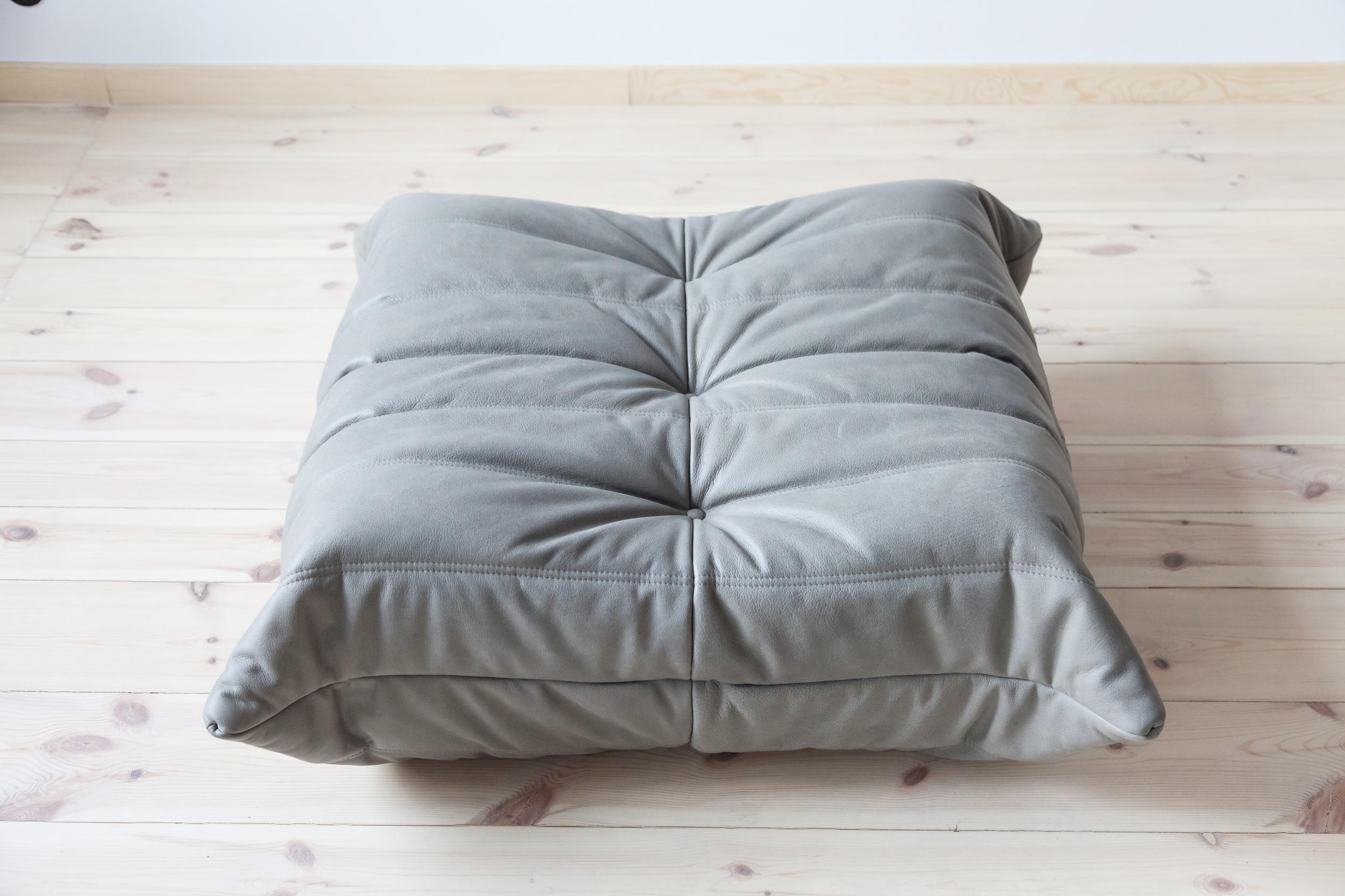 Grey Leather Togo Sofa Set by Michel Ducaroy for Ligne Roset, Set of Five im Angebot 9