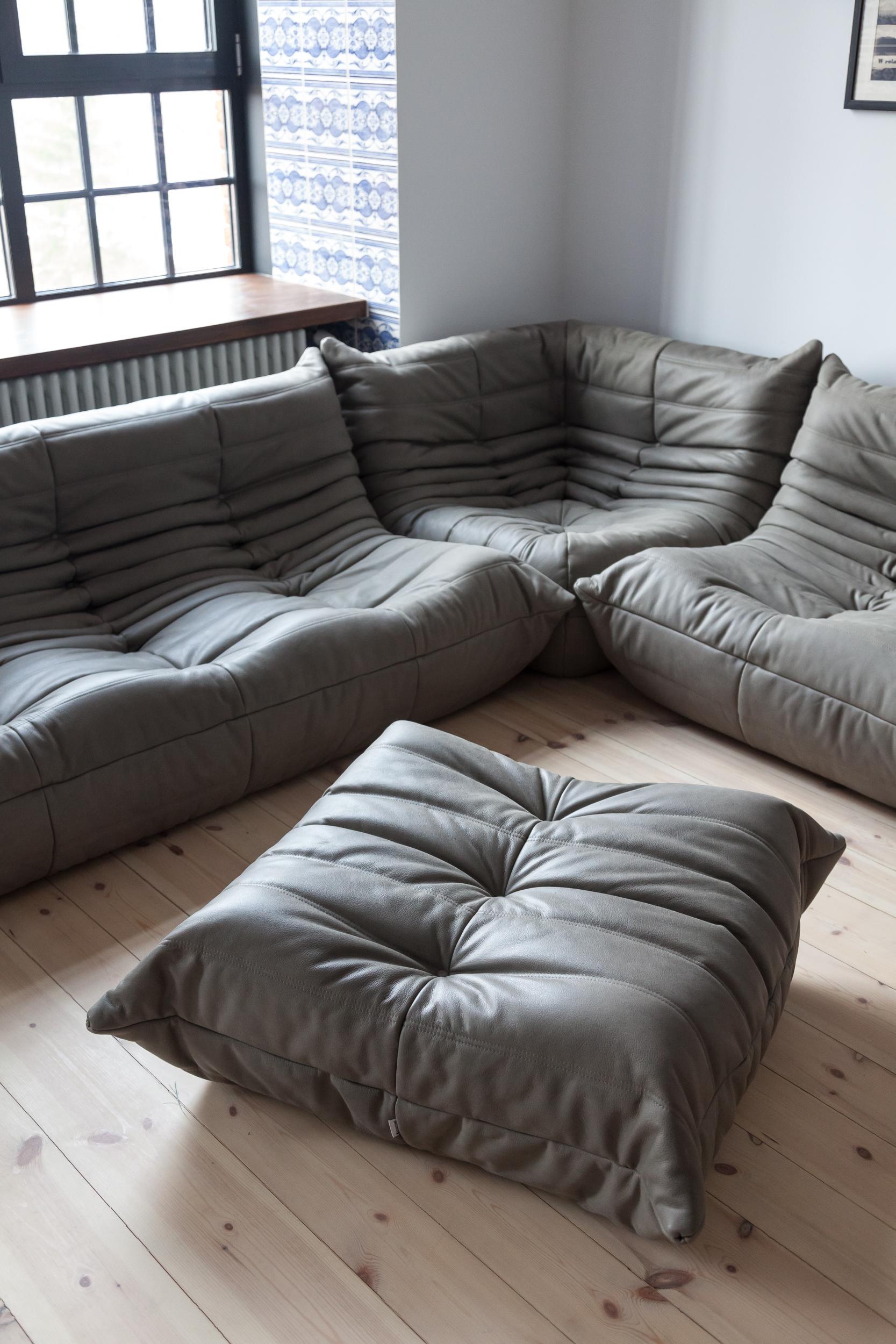 Grey Leather Togo Sofa Set by Michel Ducaroy for Ligne Roset, Set of Five im Angebot 12