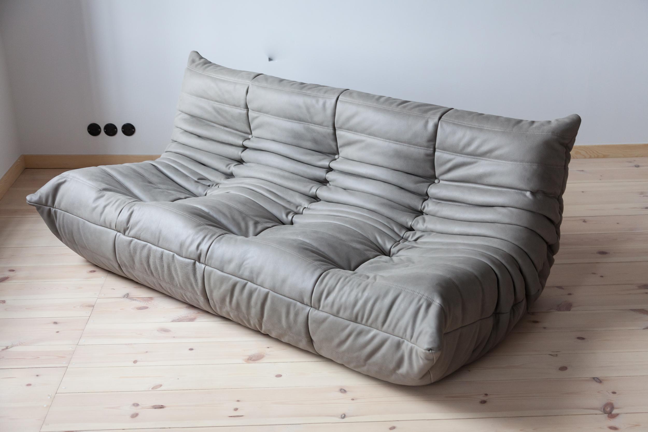 Grey Leather Togo Sofa Set by Michel Ducaroy for Ligne Roset, Set of Five im Angebot 1
