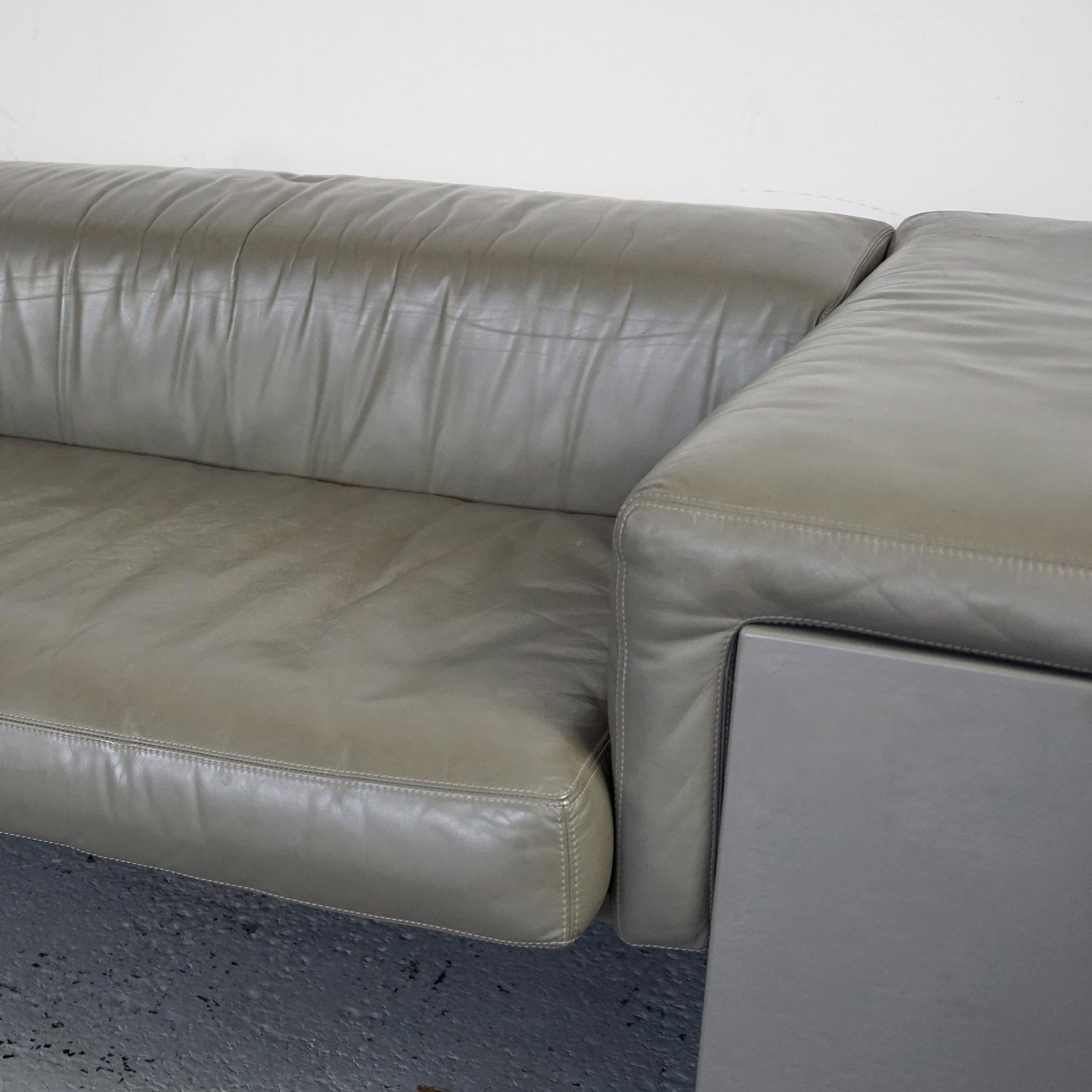 Canapé deux places en cuir gris Brigadier de Cini Boeri pour Knoll Bon état à Vienna, AT