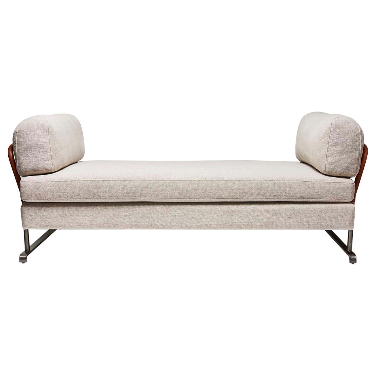 Daybed de lino gris y cuero de Lawson-Fenning