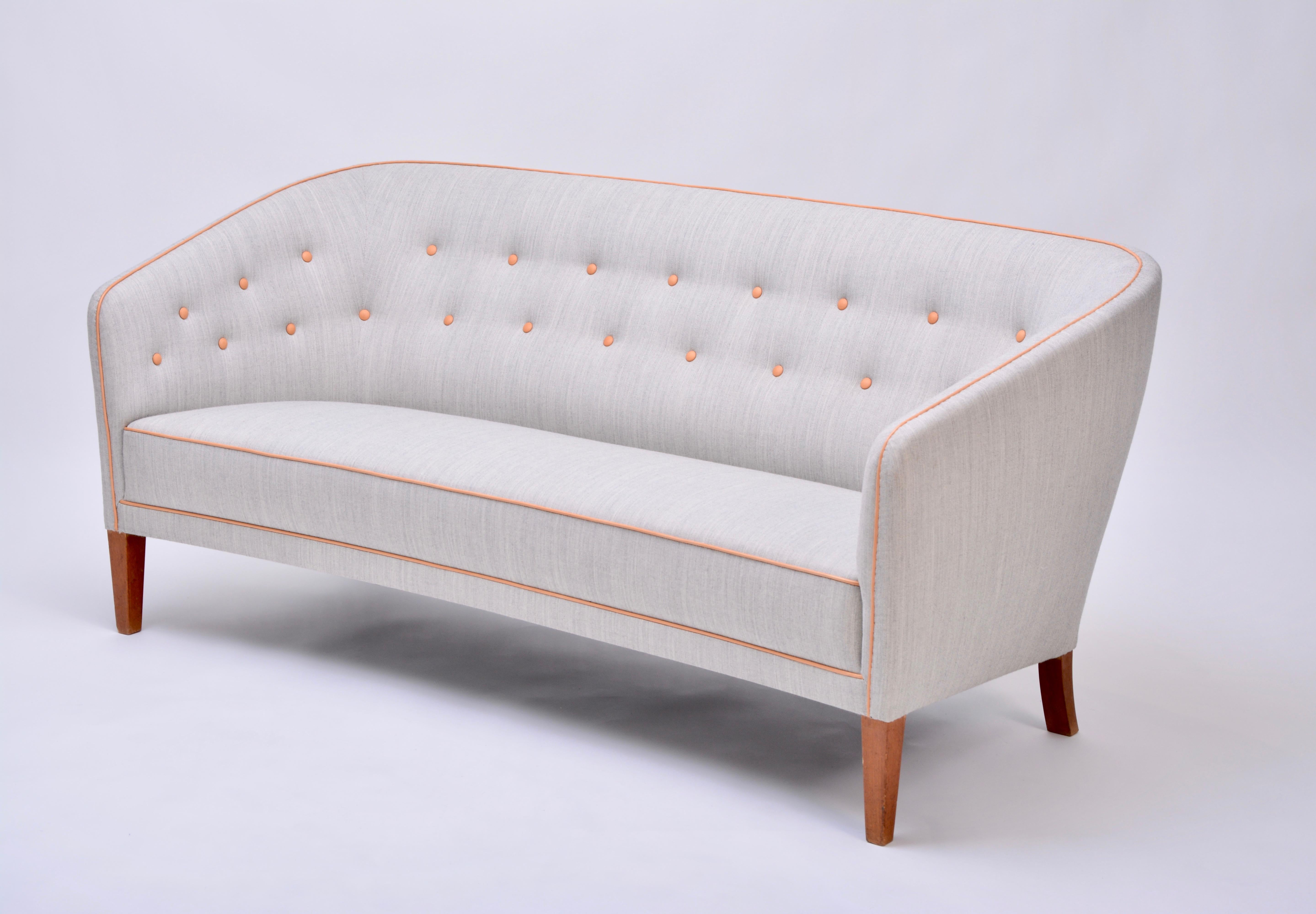 Grey Danish Mid-Century Modern three-seat sofa by Ludvig Pontoppidan 

Gorgeous three-seat sofa with elegant curves designed and produced by Danish master craftsman Ludvig Pontoppidan. The sofa is in very good condition, as it has been reuphostered