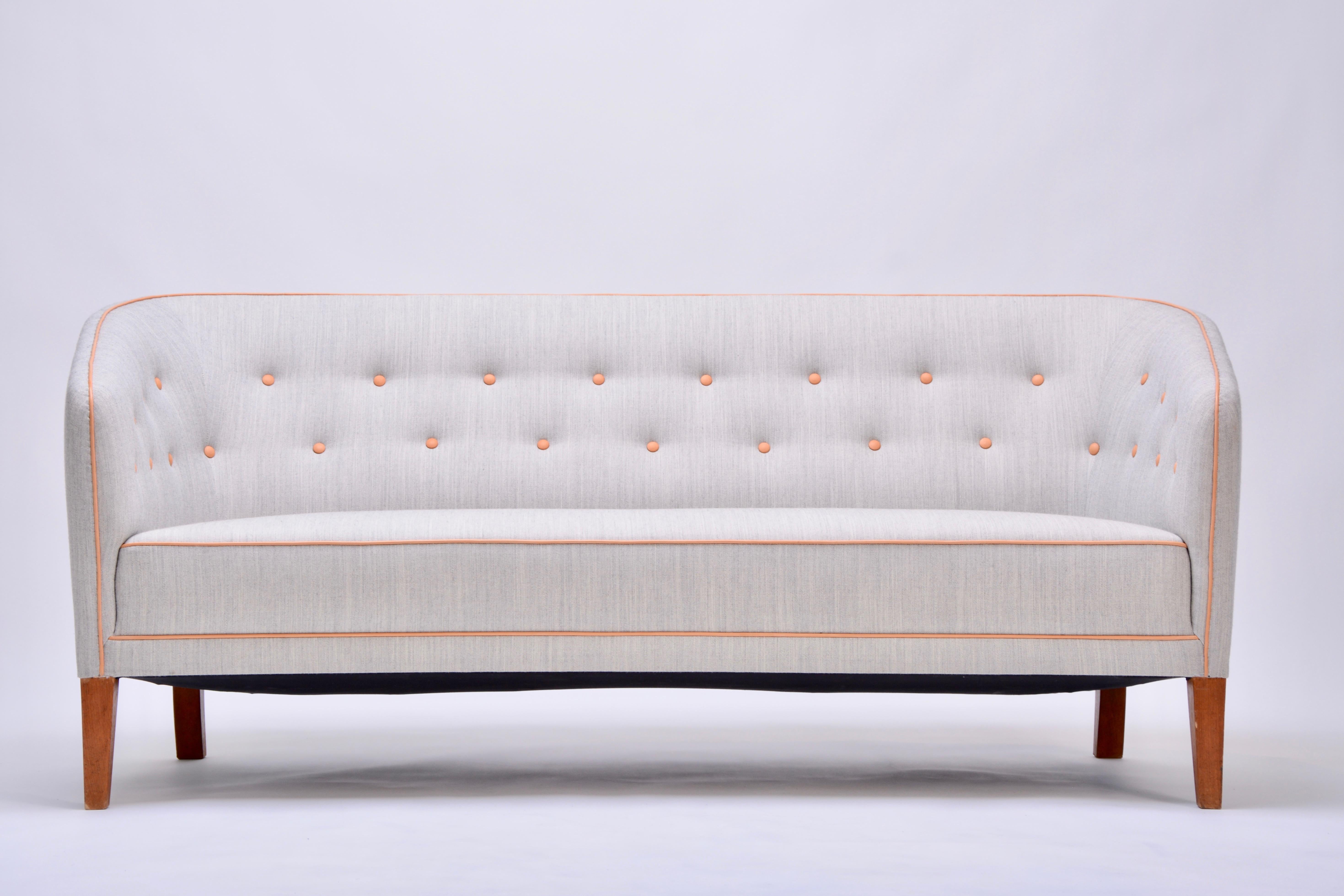 Grey Danish Mid-Century Modern three-seat sofa by Ludvig Pontoppidan  In Good Condition In Berlin, DE