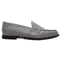 Graue Manolo Blahnik Perry Penny Loafers aus Leder in Grau Größe 36