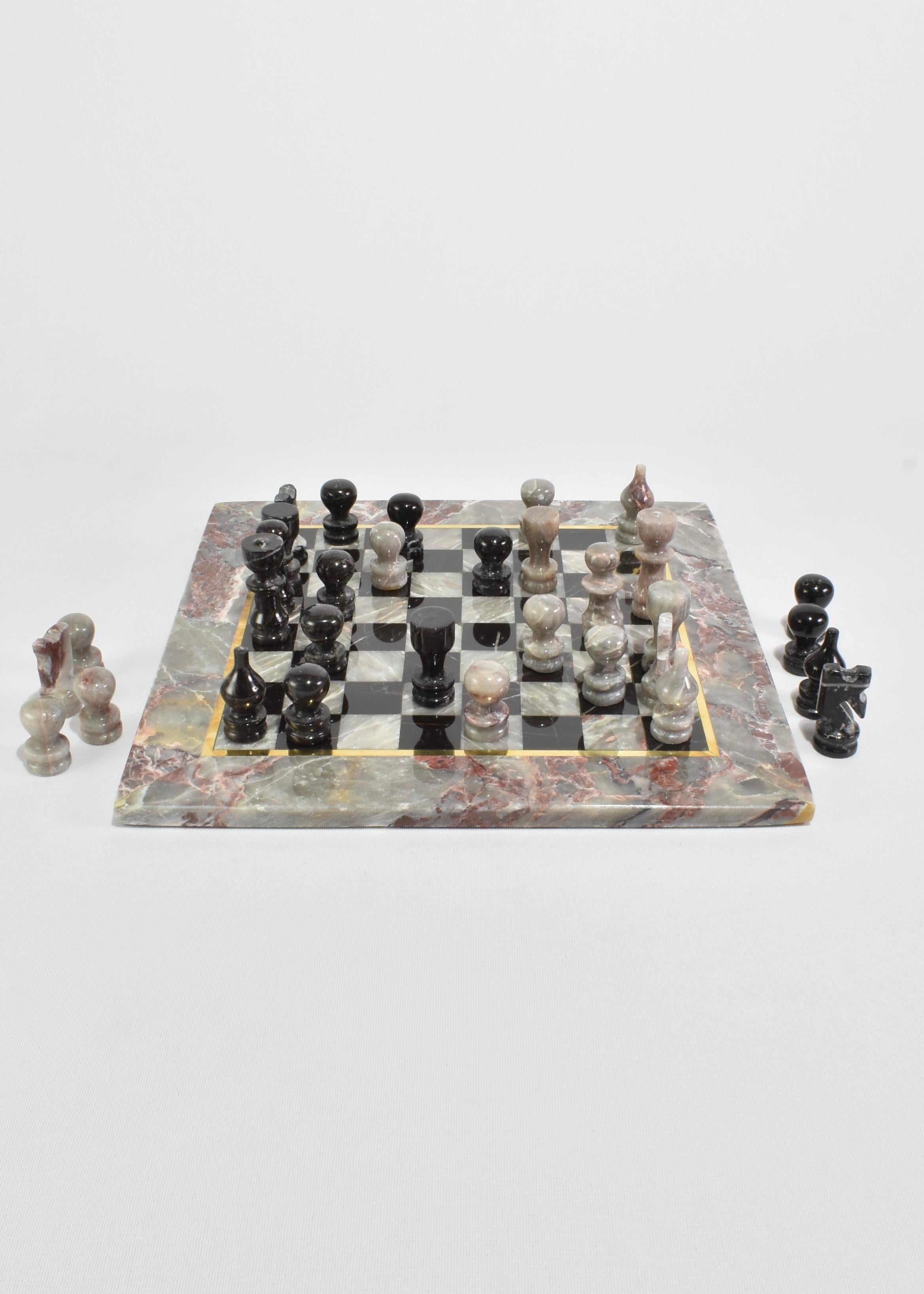 Schachspiel aus grauem Marmor (20. Jahrhundert) im Angebot