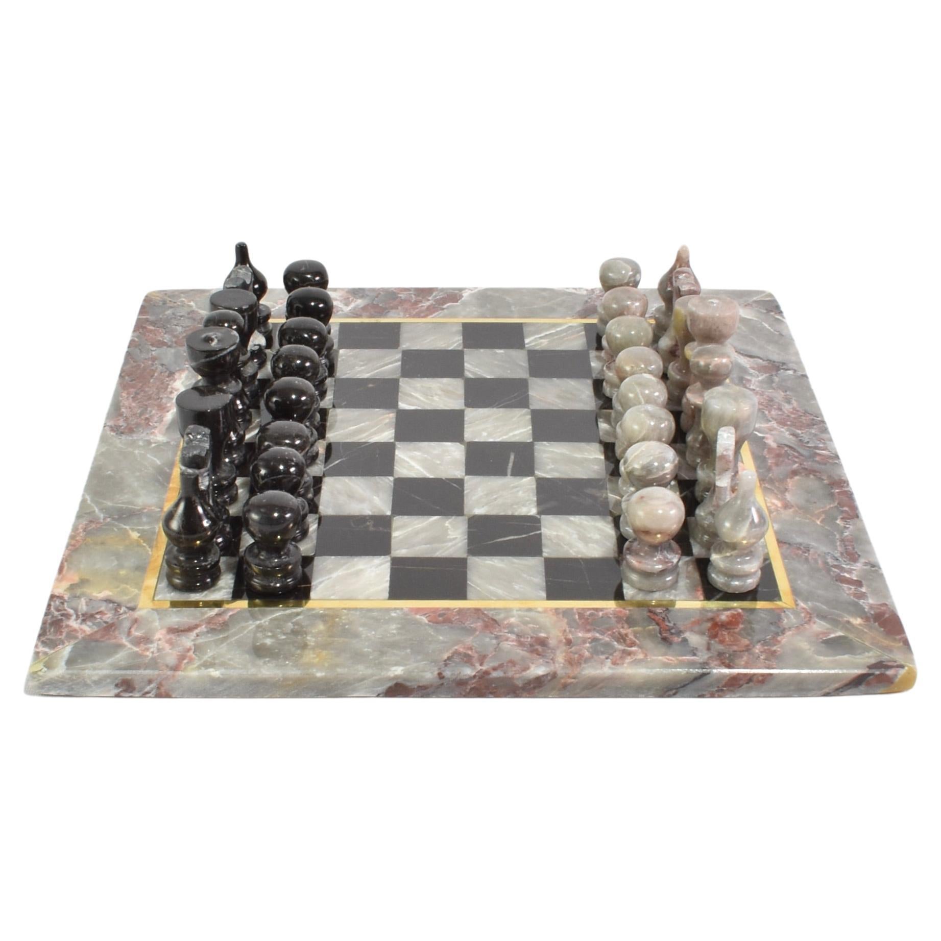 Jeu d'échecs en marbre gris