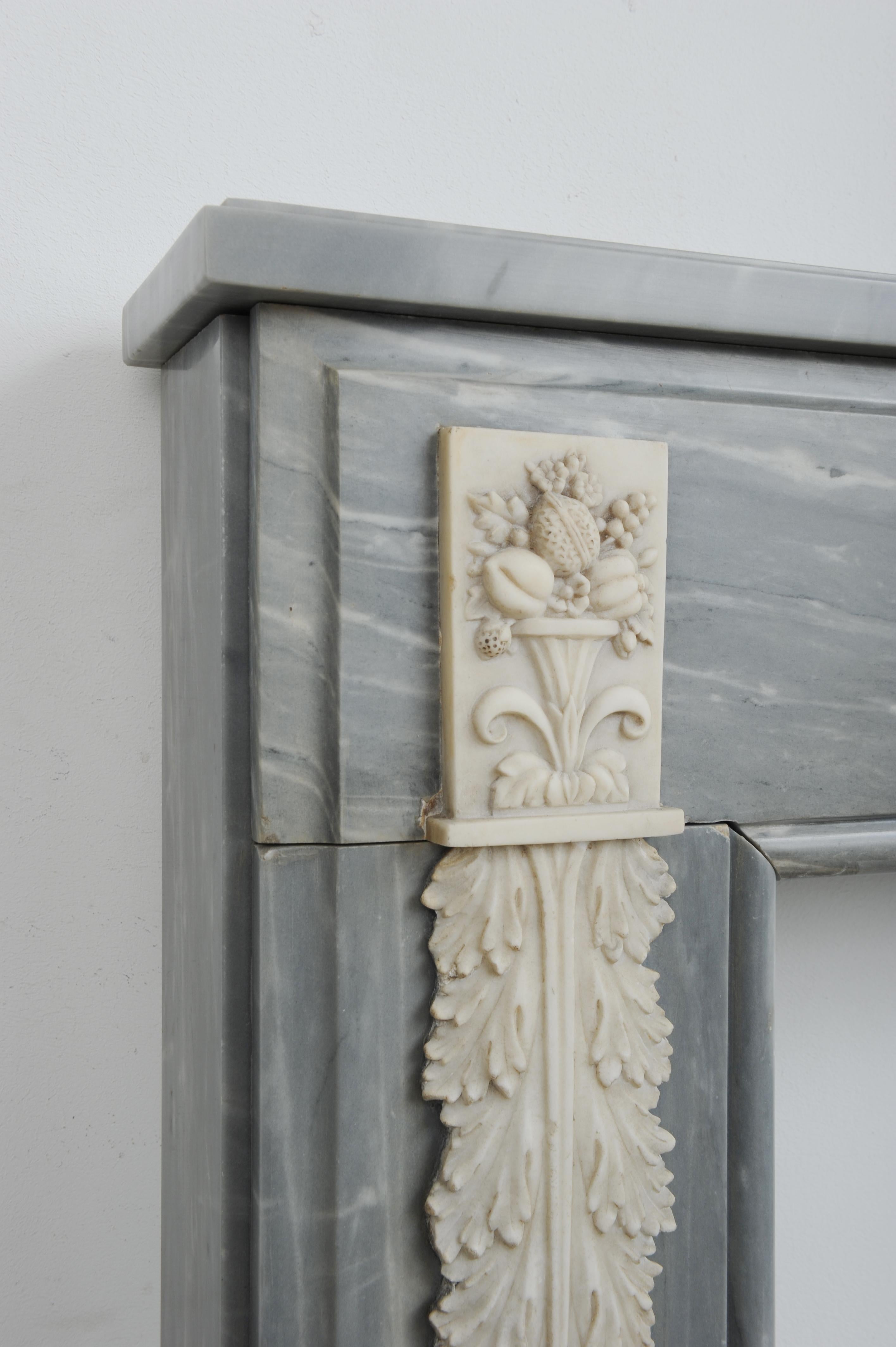 Grey Marble Louis XVI Fireplace Mantel In Good Condition For Sale In Haarlem, Noord-Holland
